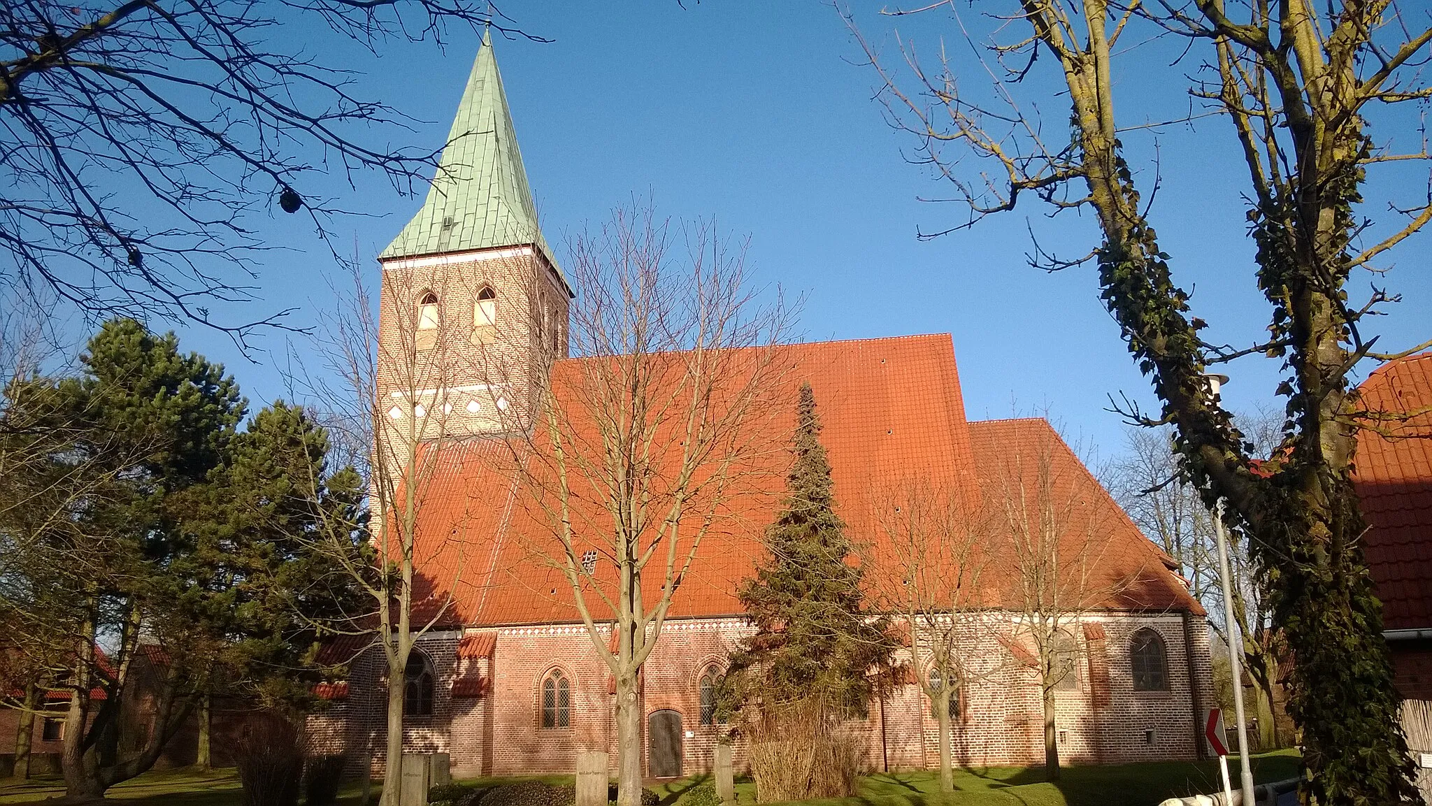 Photo showing: Südseite der St. Marien Kirche in Plate (Lüchow-Dannenberg)