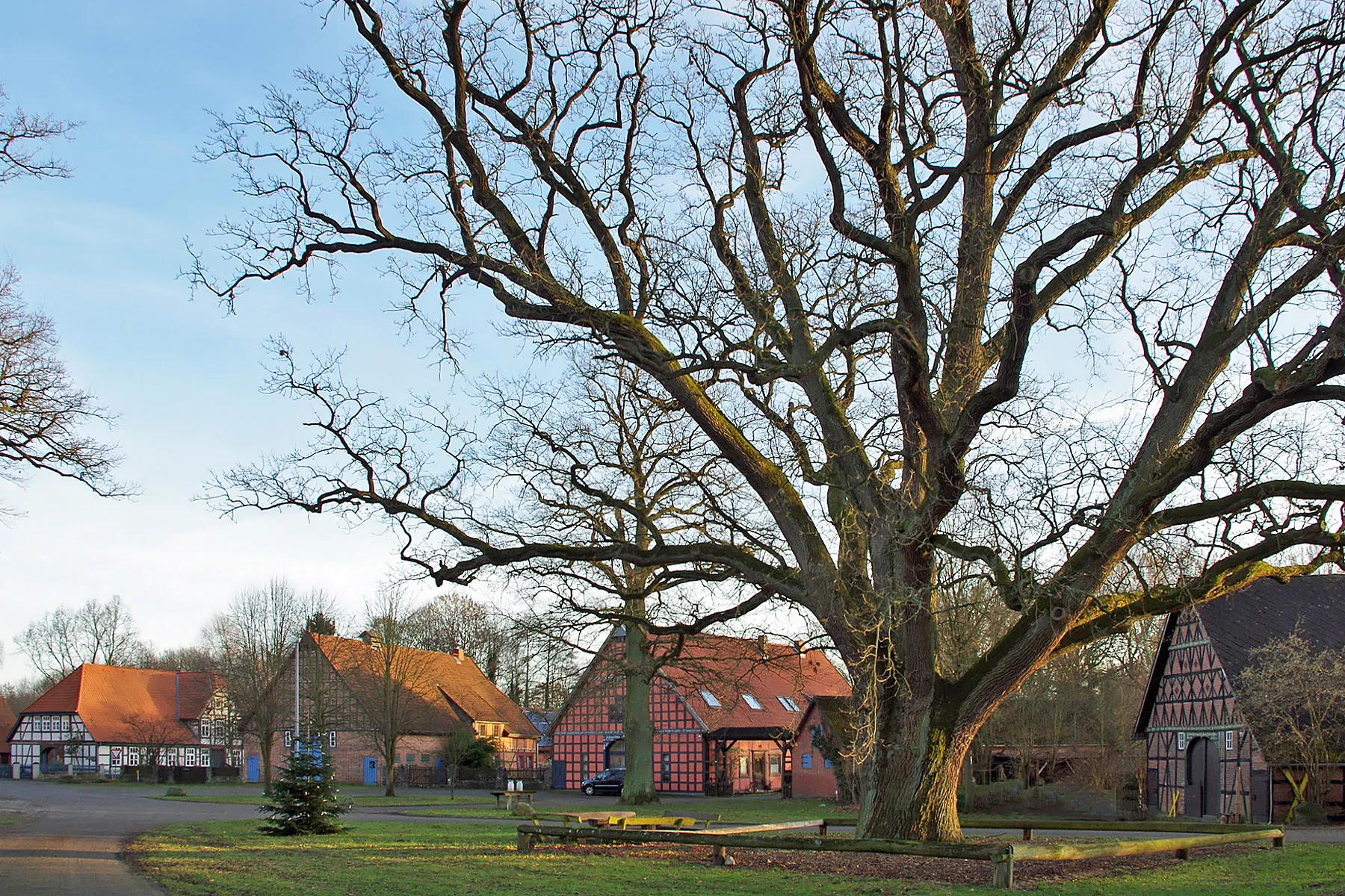 Photo showing: Center of the village Küsten (district Lüchow-Dannenberg, northern Germany); looking towards the south-east.