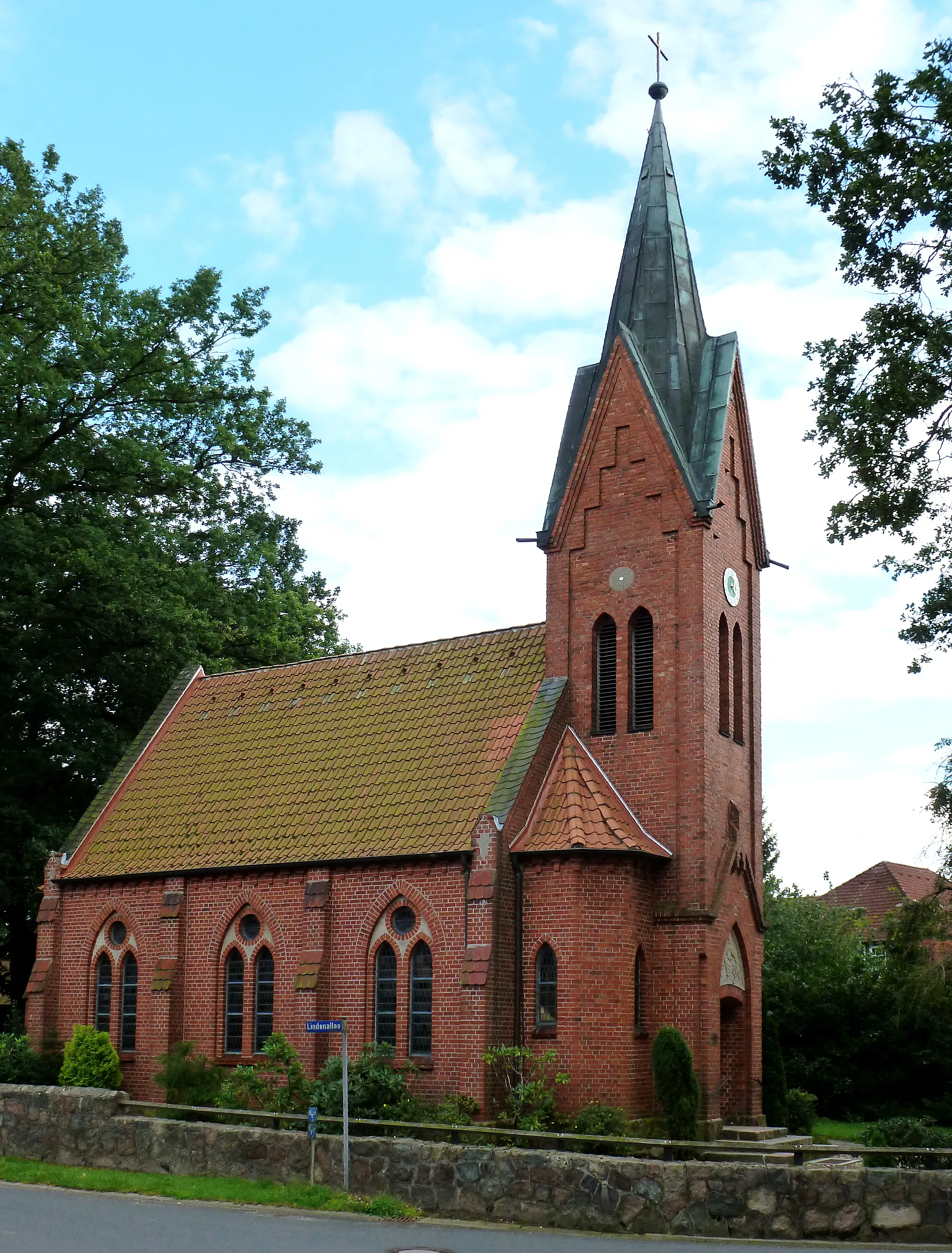 Photo showing: Evangelisch Lutherische St Pauli Kirche in Hörpel, einem Ortsteil von Bispingen. Erbaut im Stil der Backsteingotik in 1909.