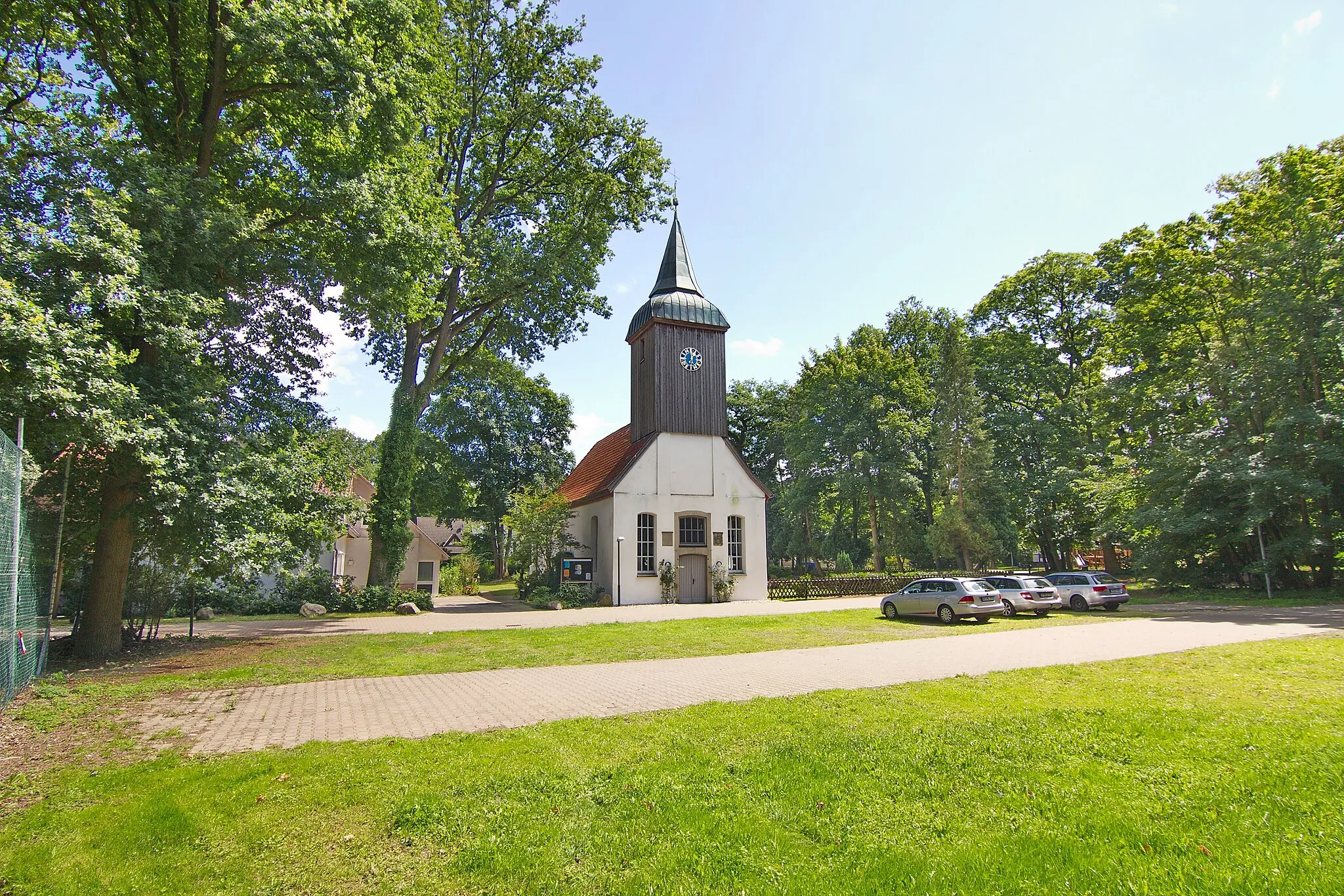 Photo showing: Die St. Thomas und Maria-Kirche wurde um 1300 als Burgkapelle errichtet und 1424 von der Familie von Hodenberg grundlegend erneuert und als Betkapelle genutzt.