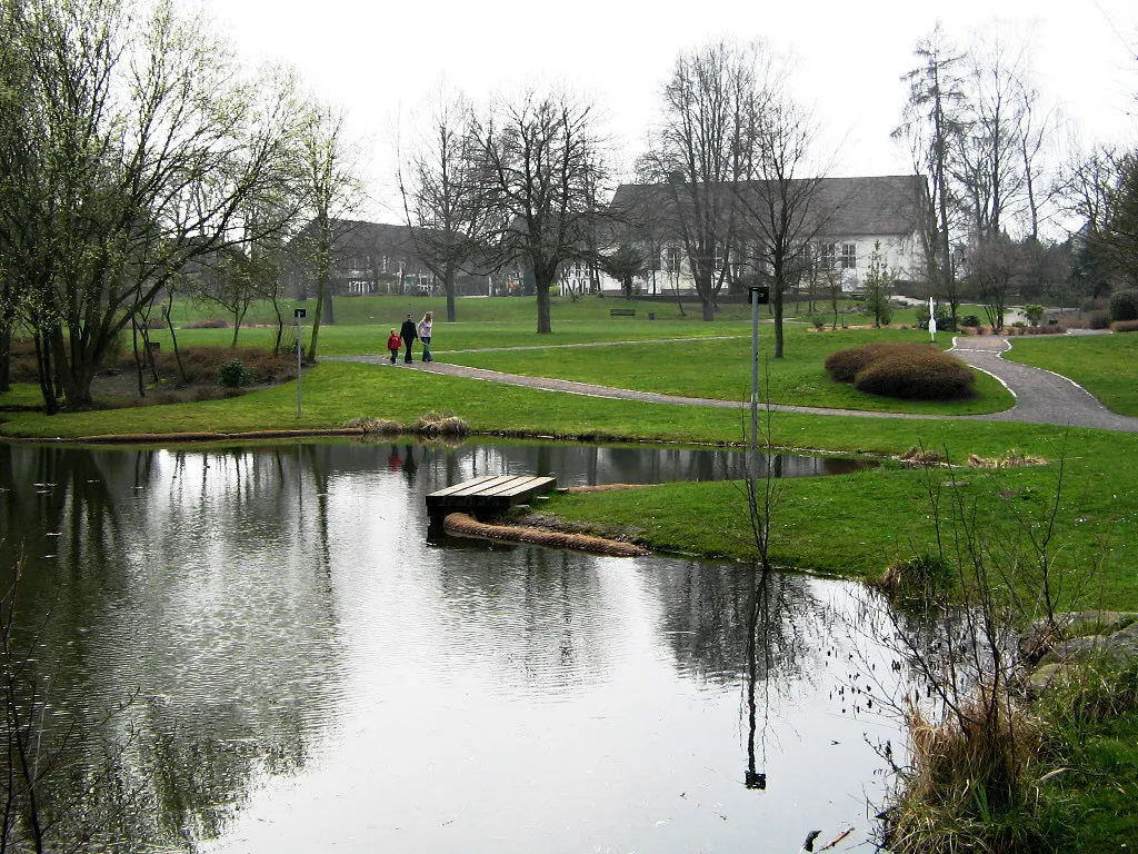 Photo showing: Bomlitz (Lower Saxony, Germany): Park and elementary school