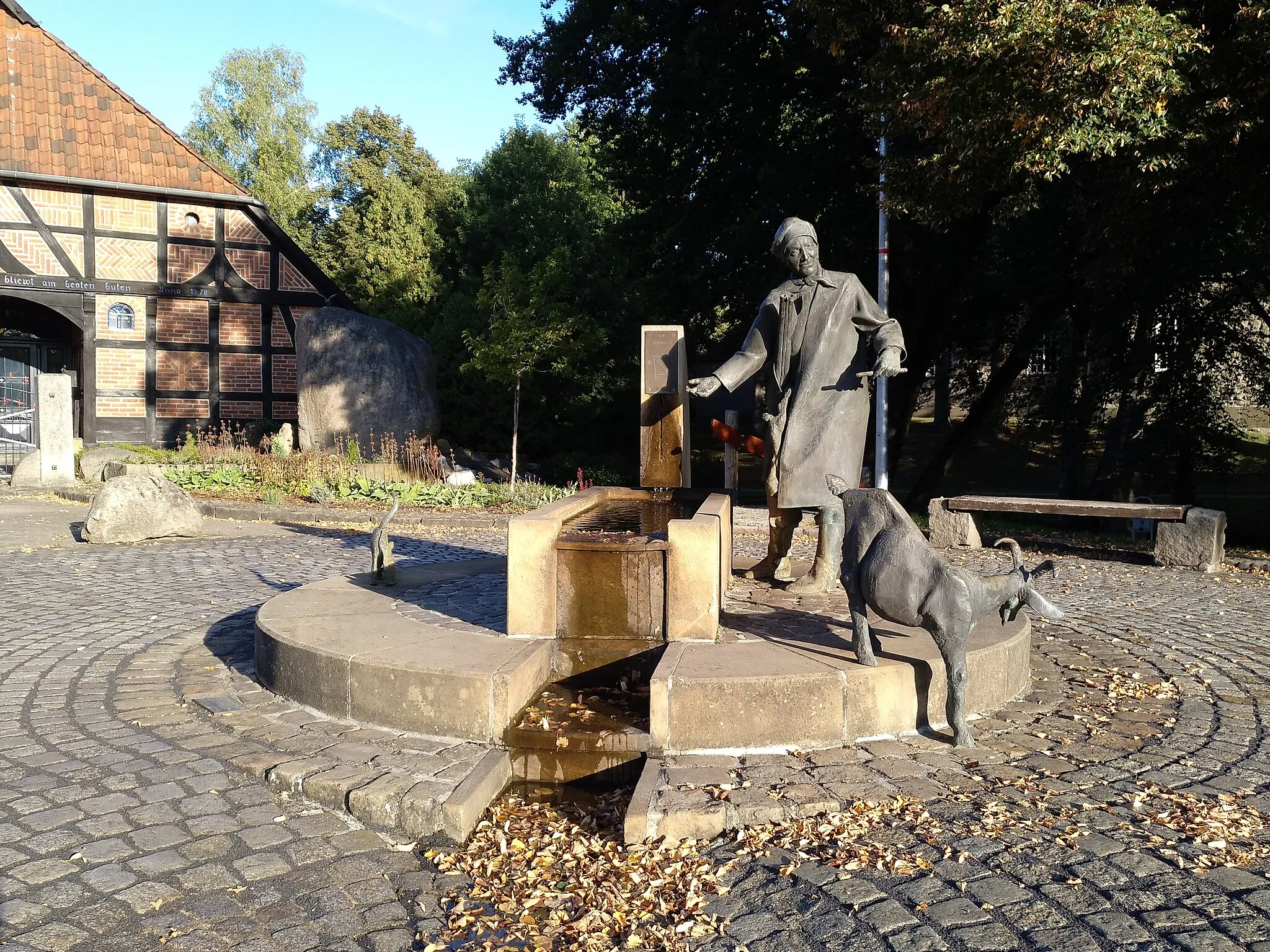 Photo showing: Dorfbrunnen "Grefel Dorjen" in Dorfmark (Heidekreis). Künstler: Kurt Tassotti. Erbaut: 2001.