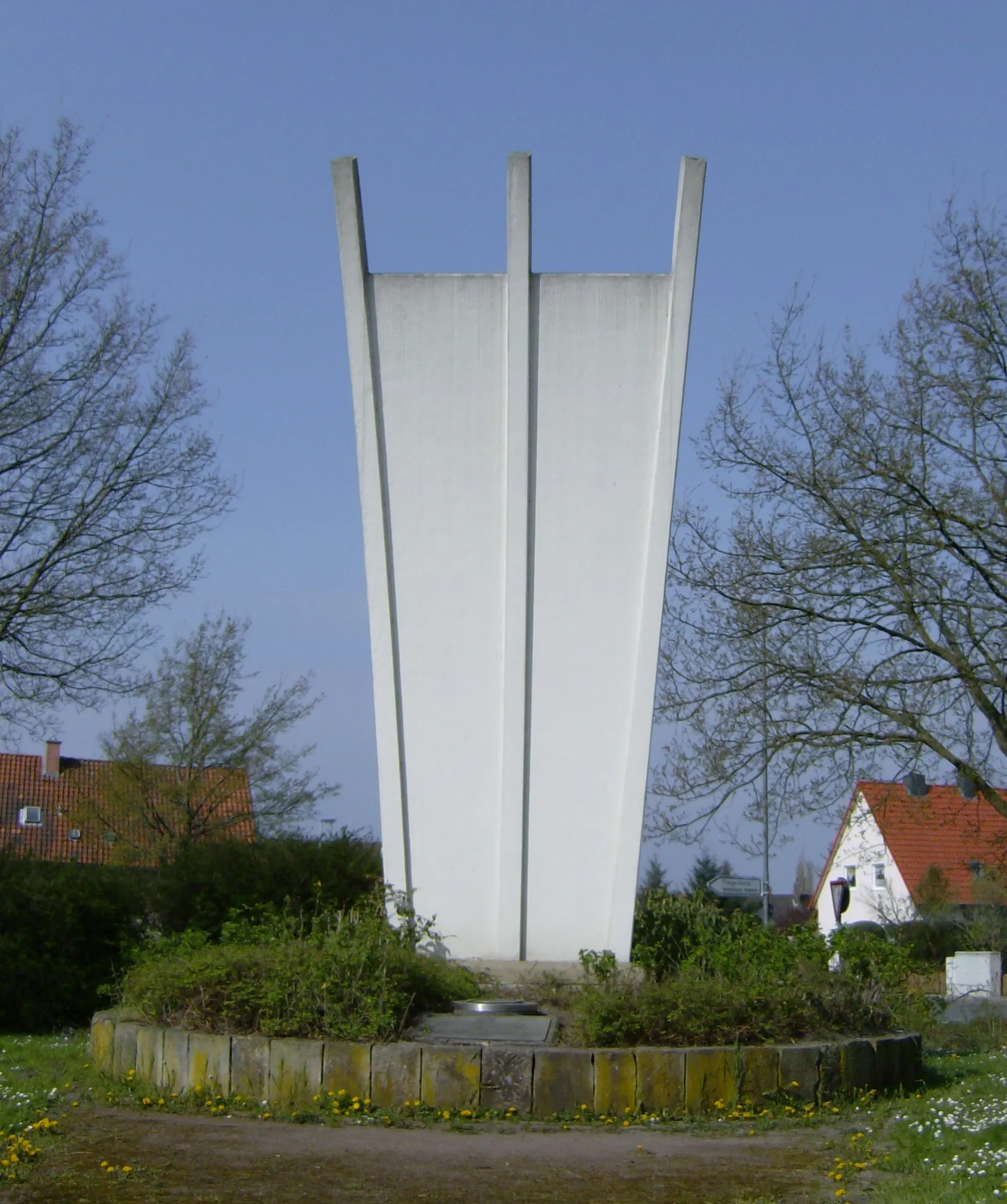Photo showing: Abbildung des Luftbrückendenkmals in Celle-Wietzenbruch