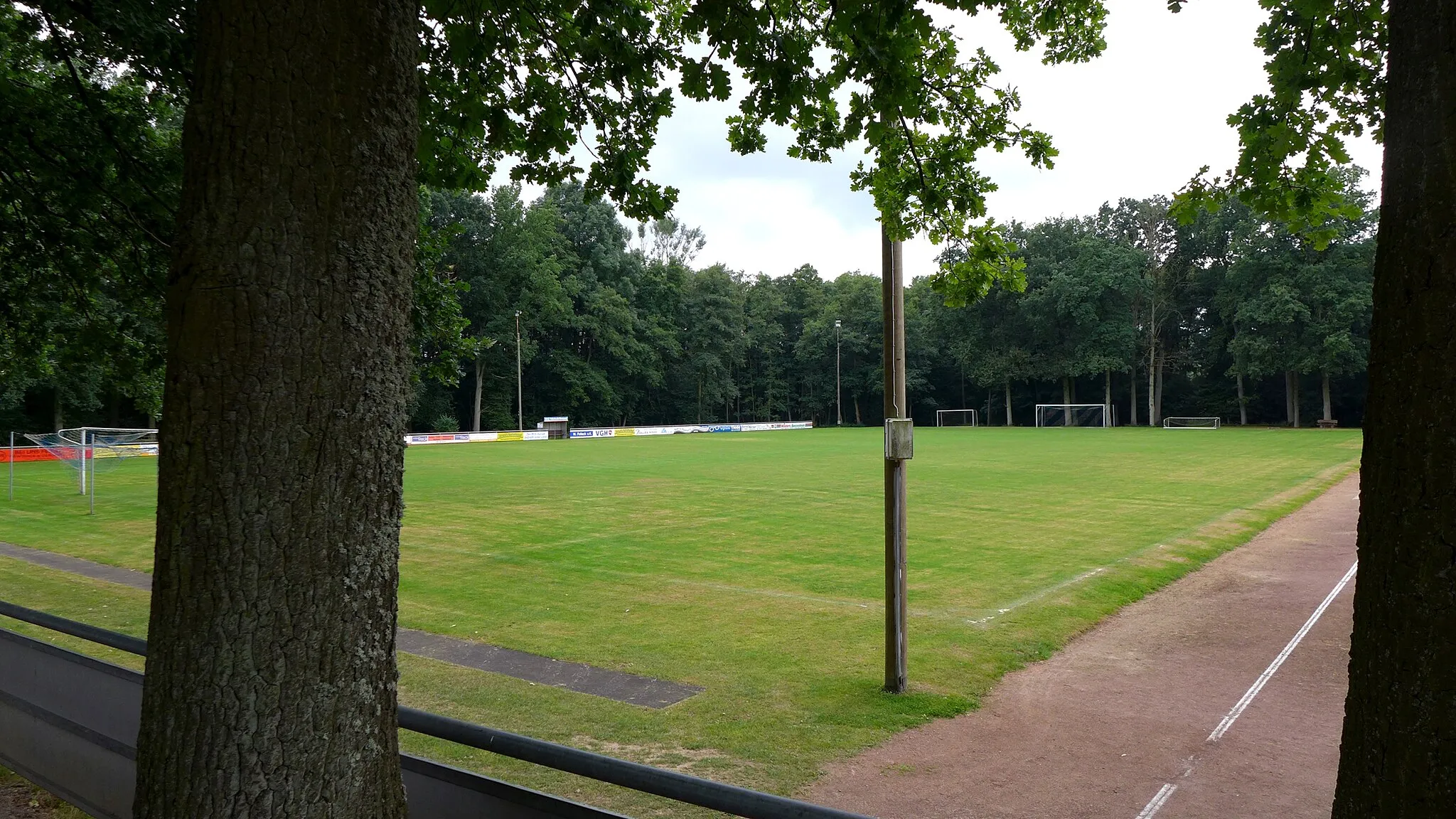 Photo showing: Sportplatz in der Gemeinde Tätendorf-Eppensen, einem Ortsteil von Barum im Landkreis Uelzen. Aufnahmedatum 2016-09.