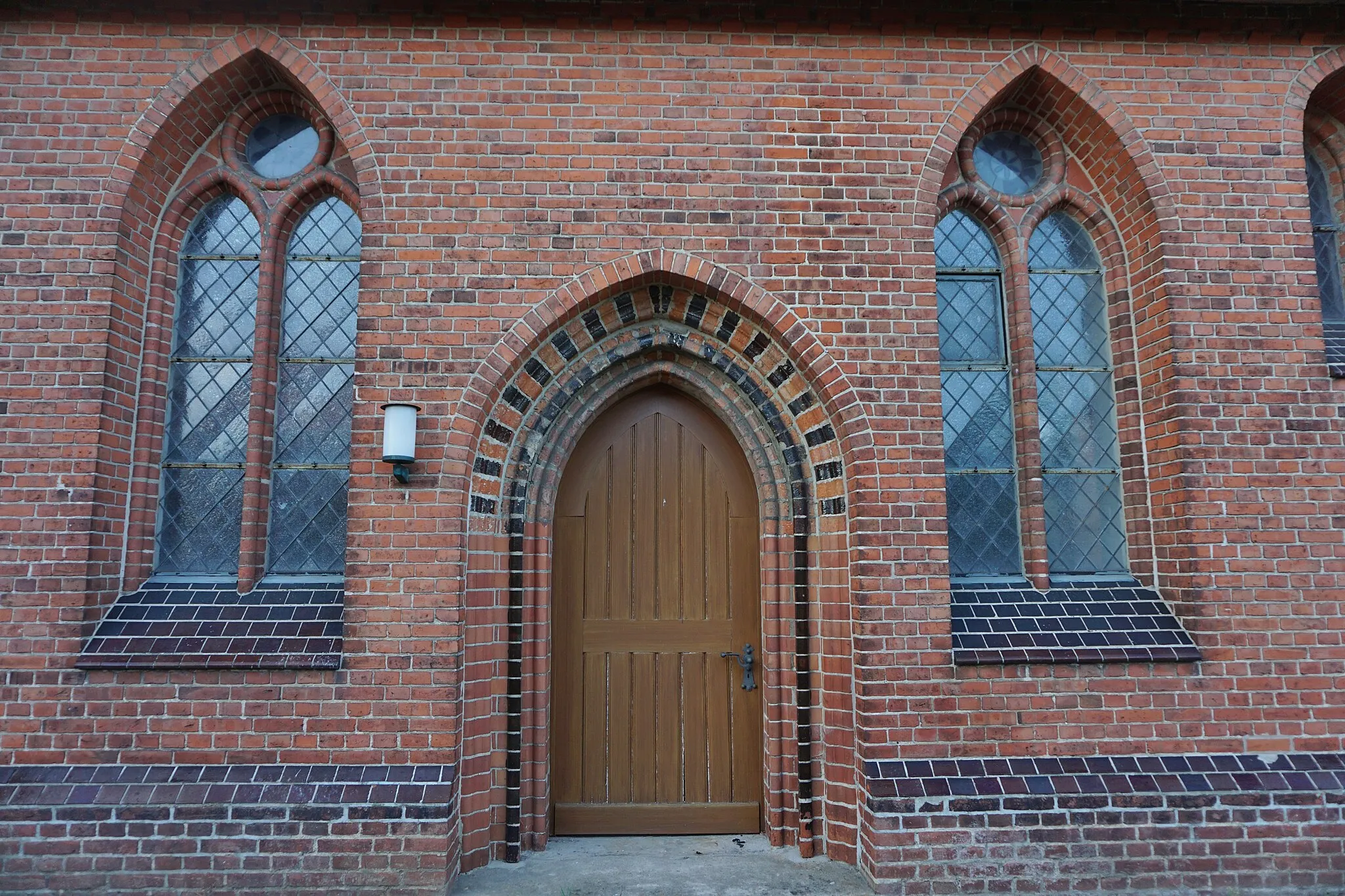 Photo showing: Entrance portal of the Chapel of Our Lady in Riestedt a district of Uelzen in Lower Saxony.