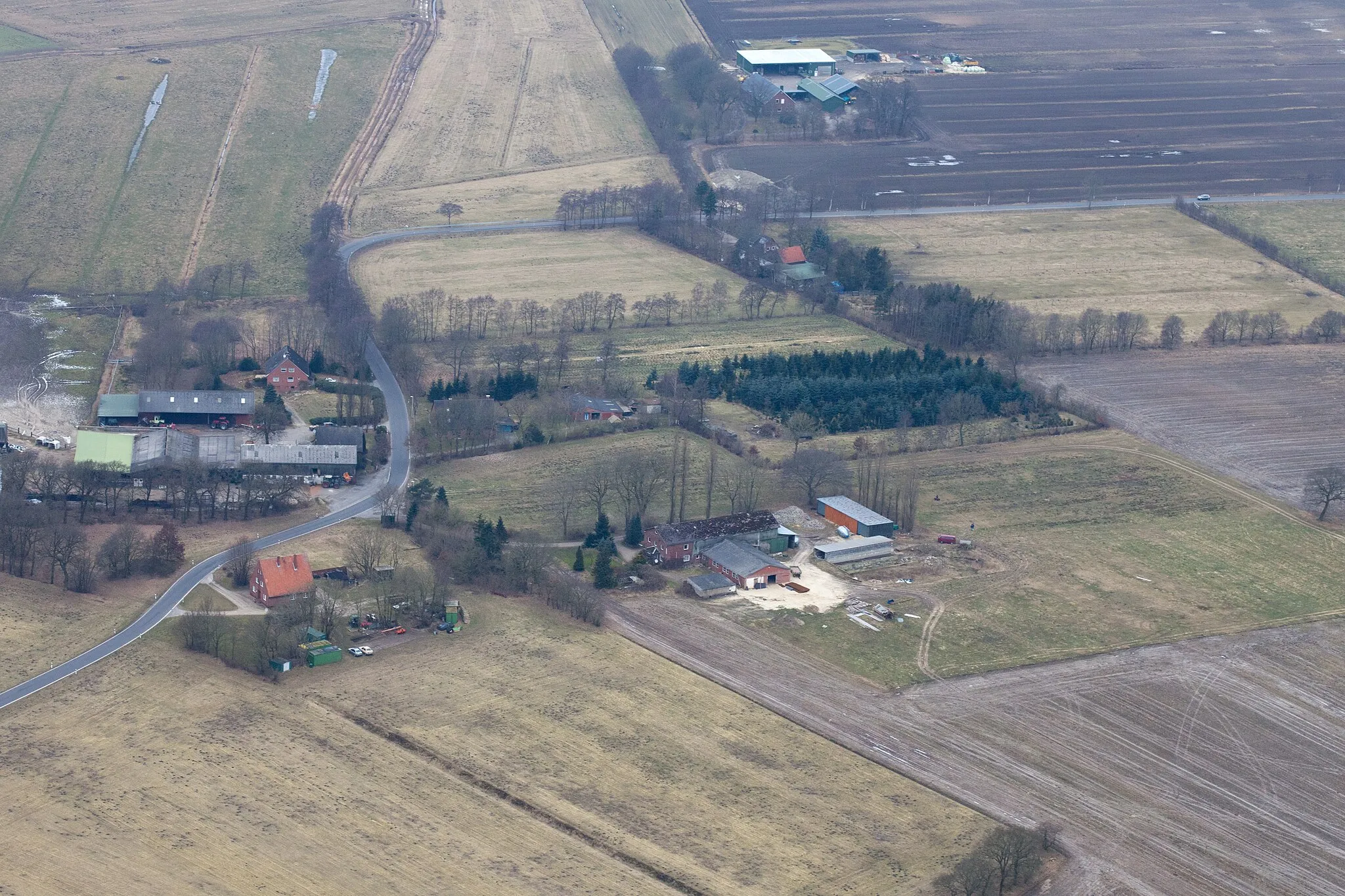 Photo showing: Luftaufnahme: Bauernhöfe im Ortsteil Feuerstätte in Cuxhaven