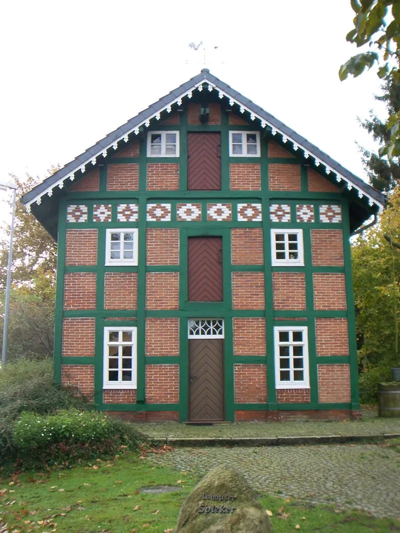 Photo showing: The "Lahauser Spieker", a historical storehouse, build 1880. Municipal Weyhe, Lower Saxony, Germany