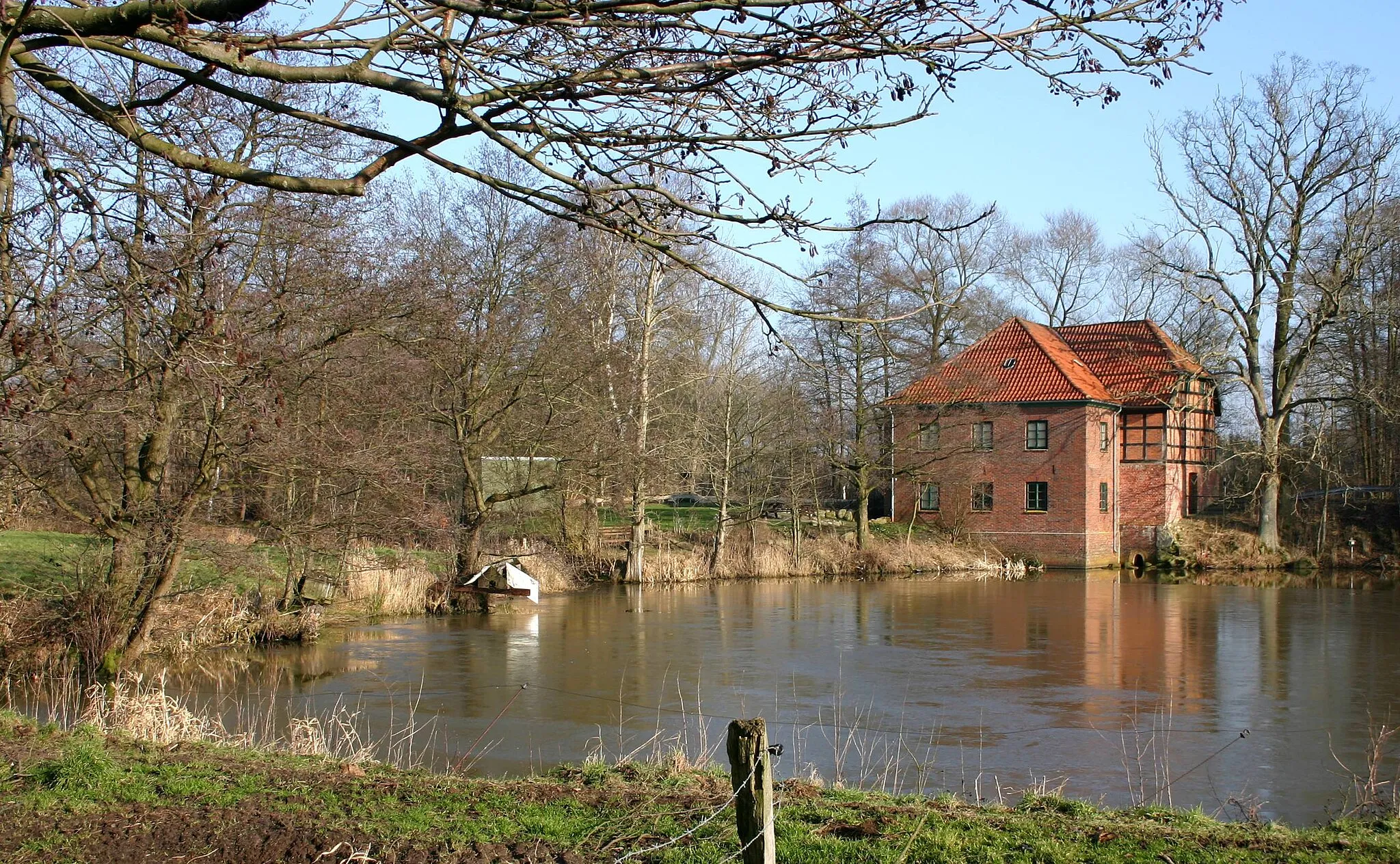 Photo showing: Wassermühle Beverstedt-Deelbrügge mit Teich