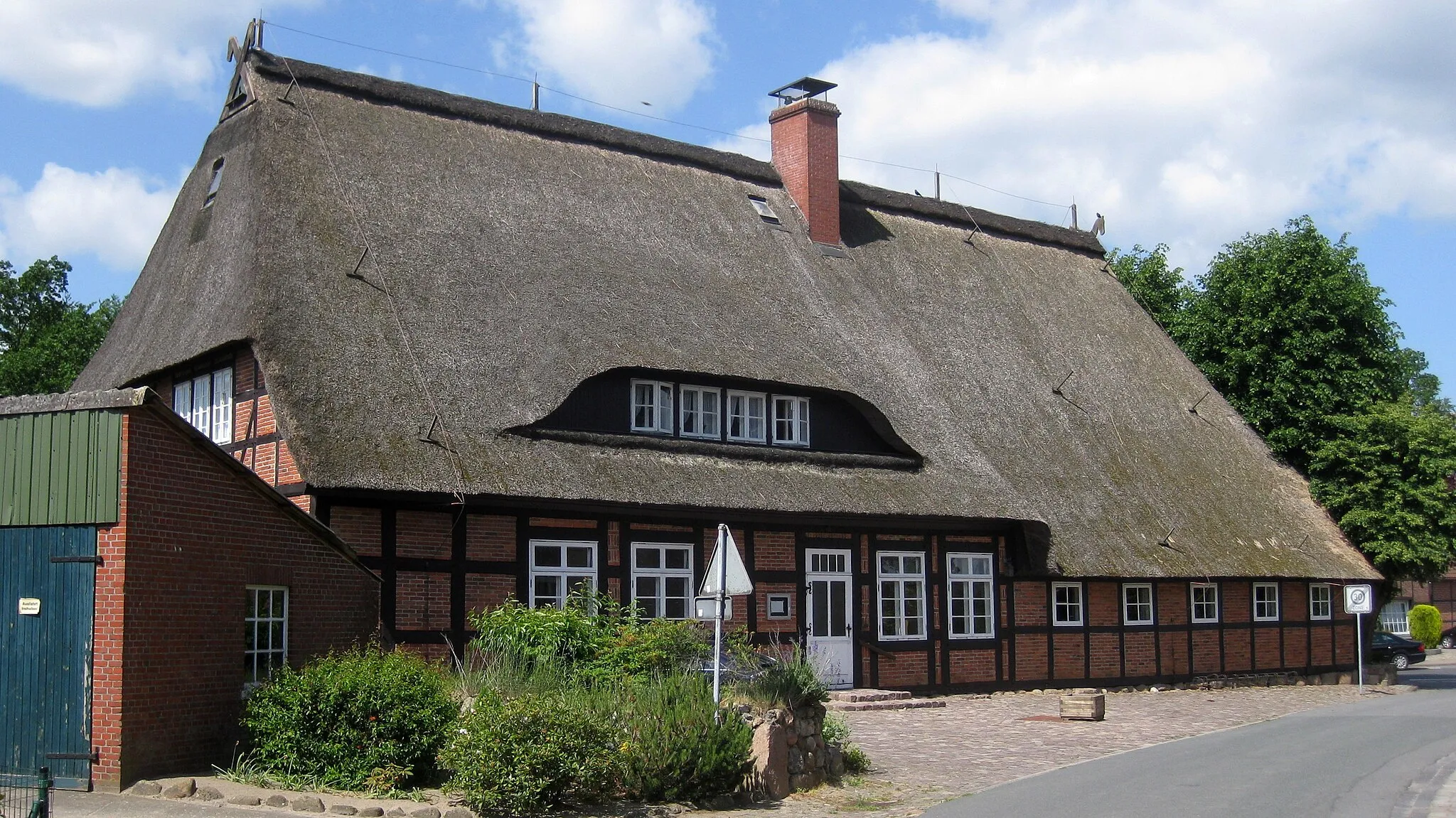Photo showing: Heimathaus in Bramstedt (von Südost gesehen)