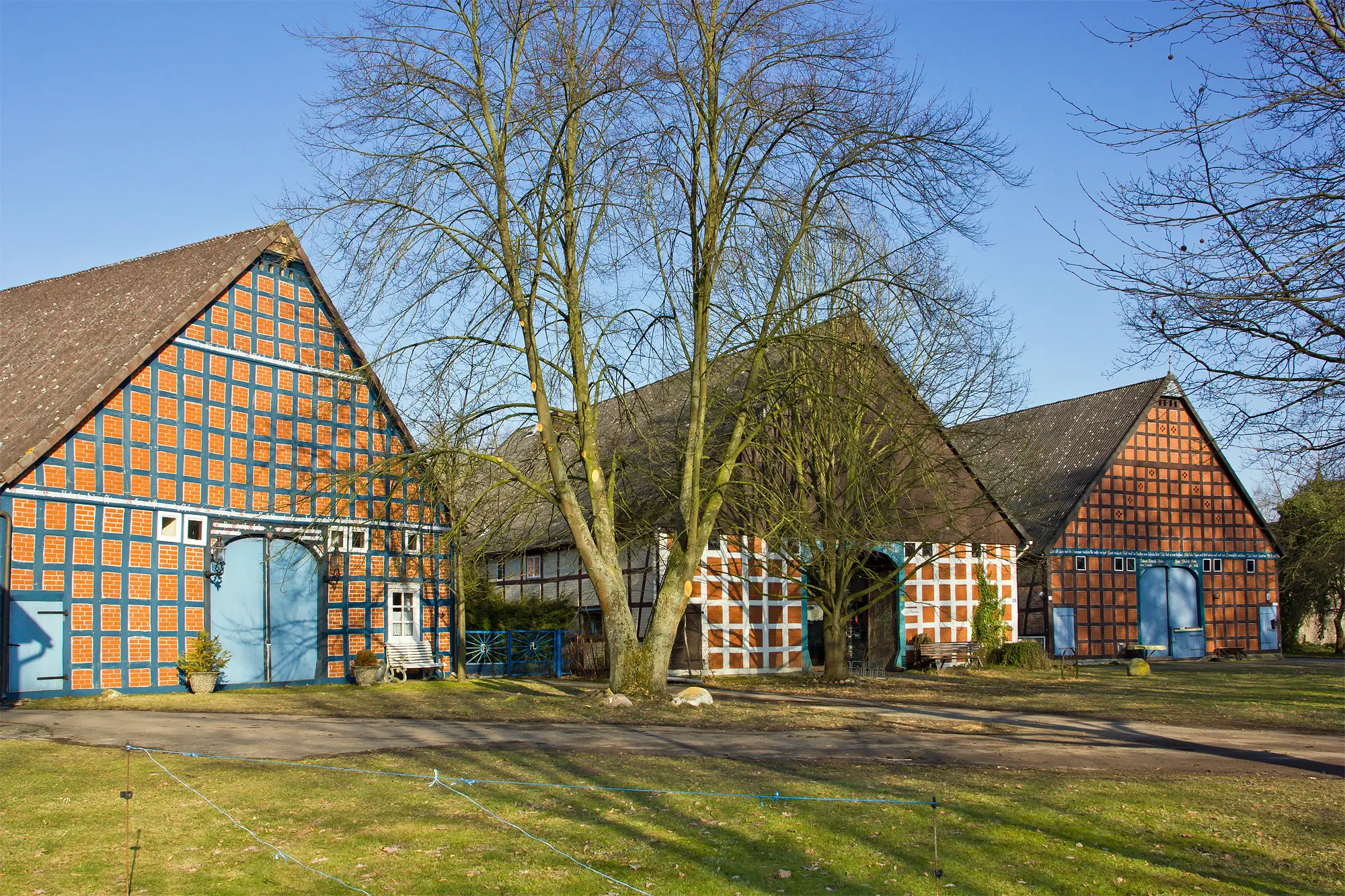 Photo showing: Part of the village Güstritz (district Lüchow-Dannenberg, northern Germany) with typical local form of settlement, called "rundling".