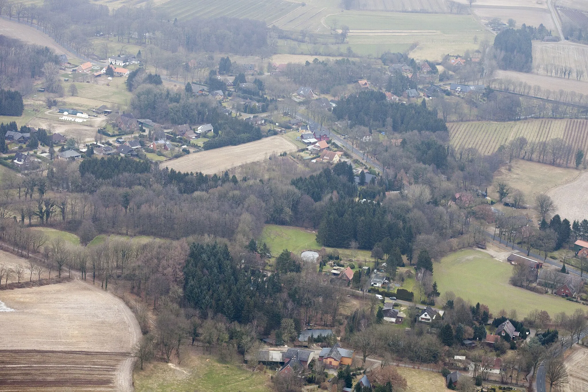 Photo showing: Luftaufnahme: der Ortsteil Weißenmoor von Wingst