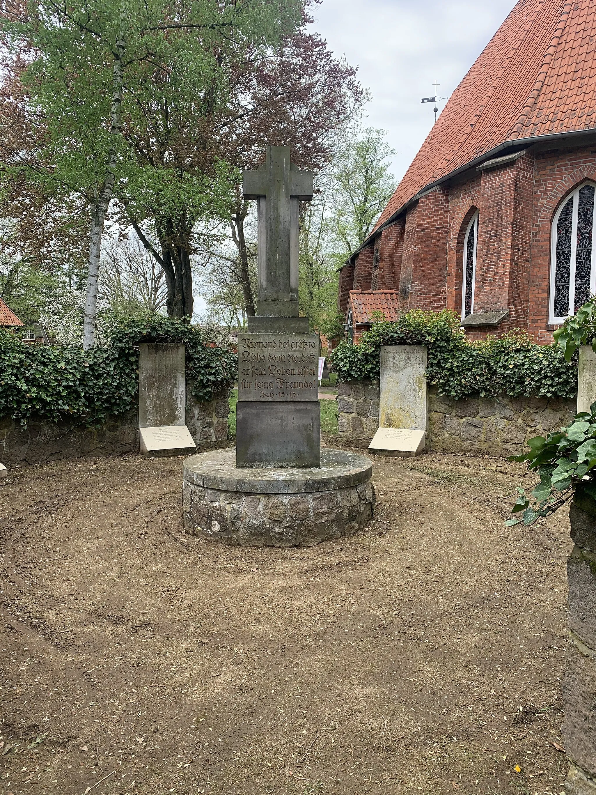 Photo showing: Embsen, Alter Friedhof, Gefallenendenkmal