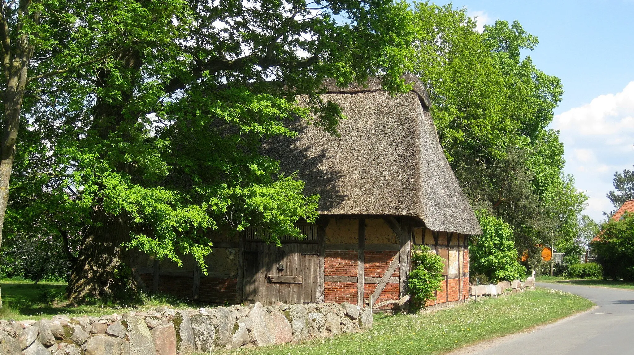 Photo showing: Durchfahrtscheune in der Langen Straße Lunestedt