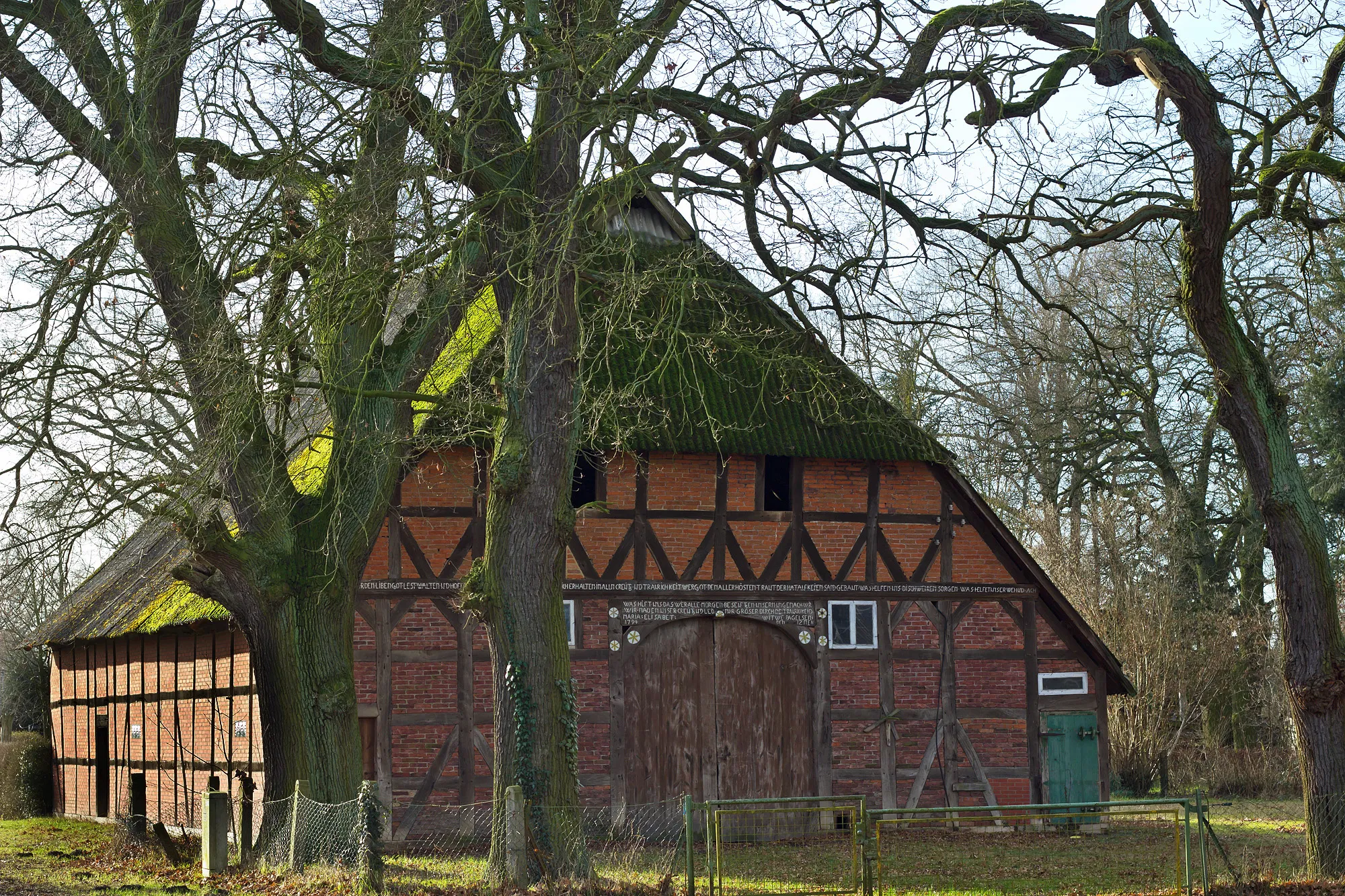 Photo showing: Cultural heritage monument building/farm No 5 in the village Gümse (district Lüchow-Dannenberg, northern Germany), built in 1794.