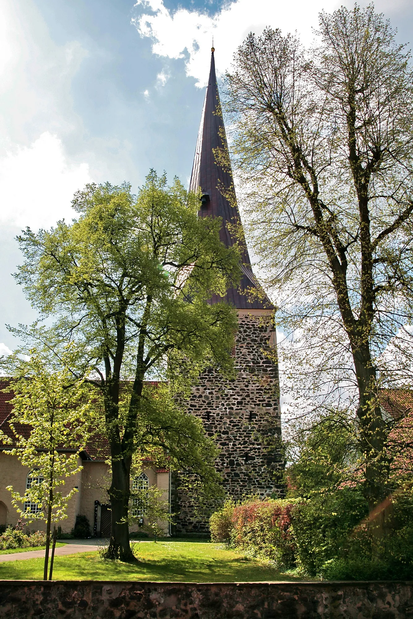 Photo showing: St Peters Church in Großburgwedel, Burgwedel, Lower Saxony, Germany