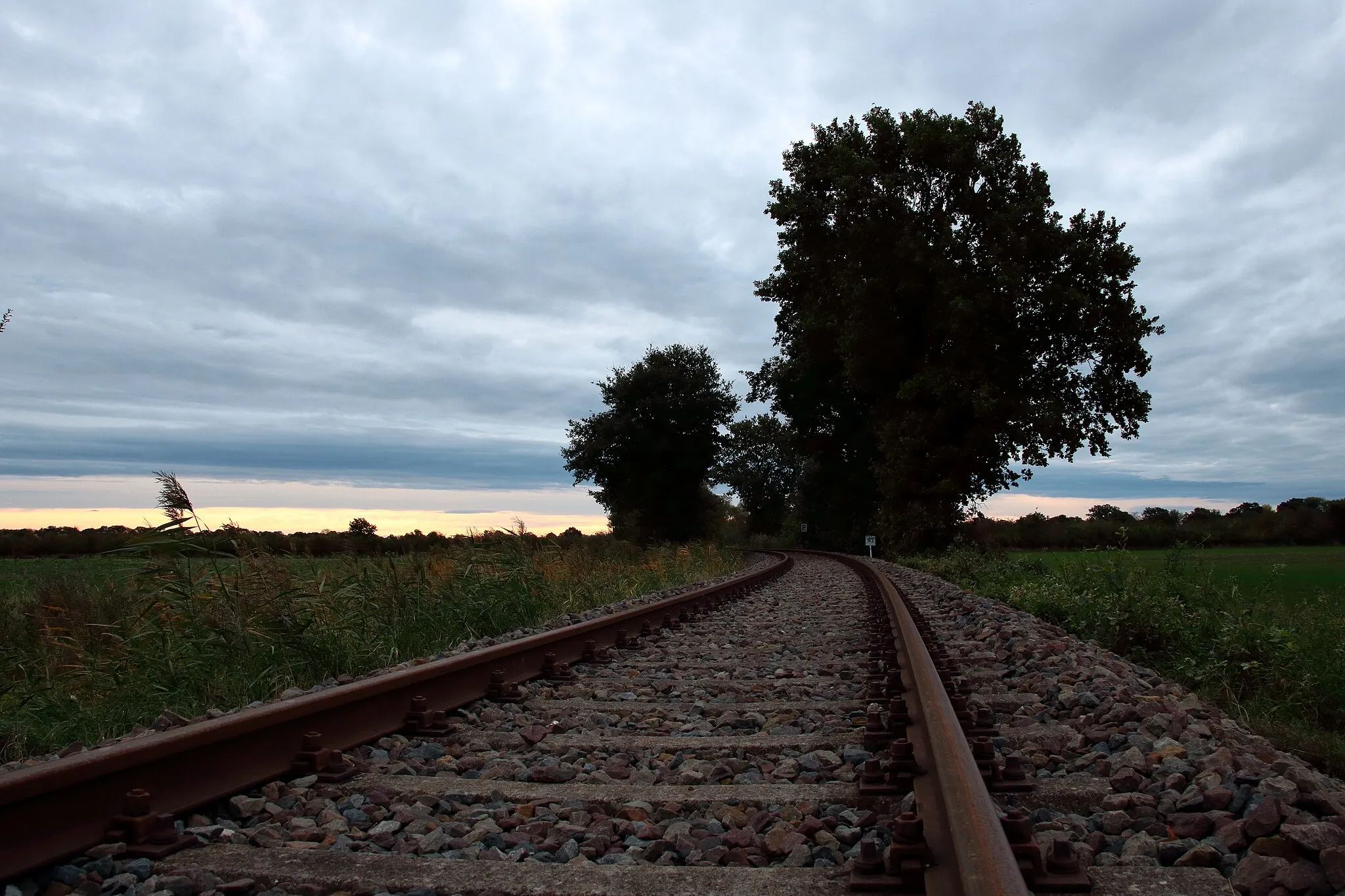 Photo showing: prairie at lonesome railway track close to Riede (Bremen-Thedinghausen railway, North Germany)