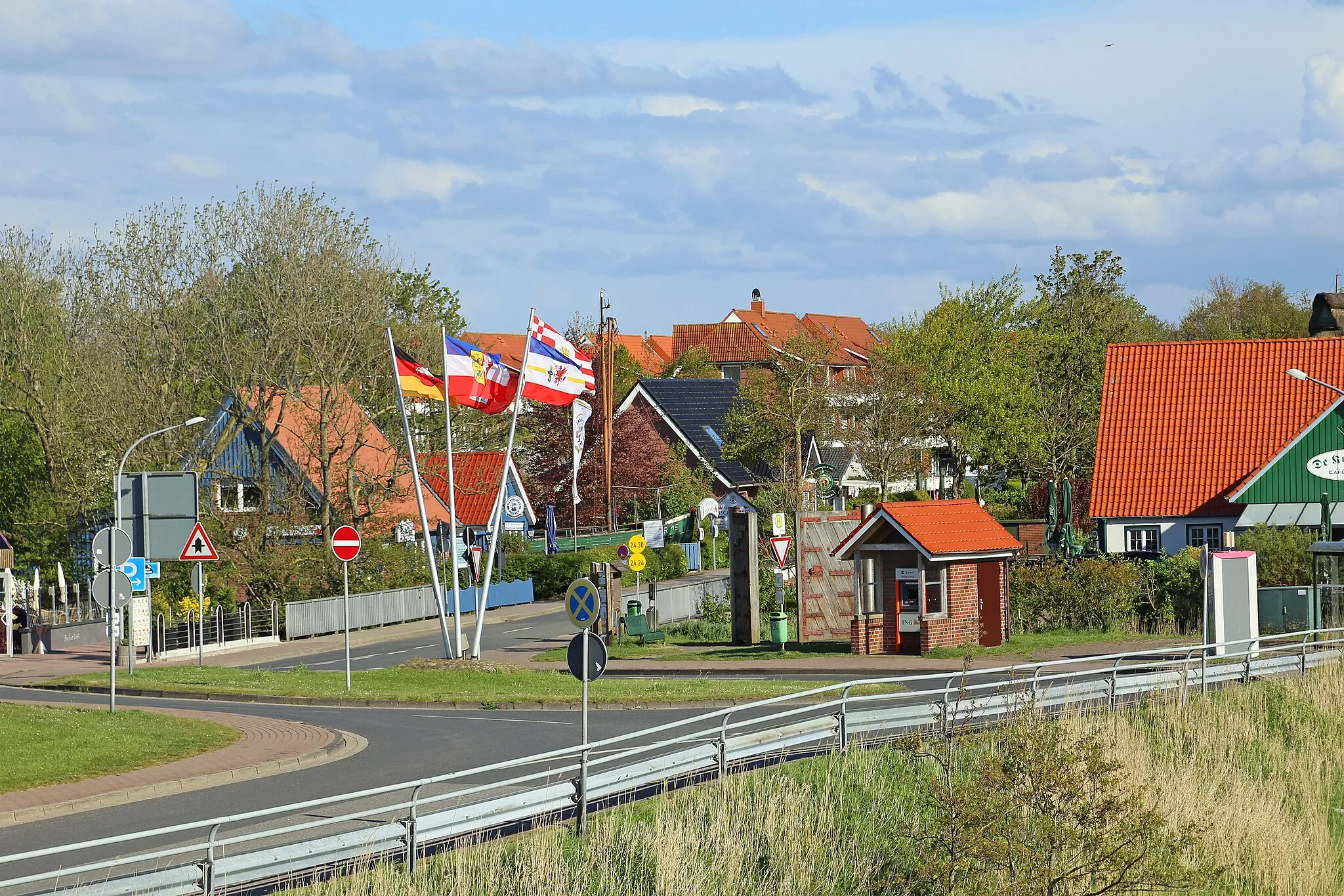 Photo showing: Dorum-Neufeld (Niedersachsen). Die Ortschaft gehört zur Gemeinde Wuster Nordseeküste im Landkreis Cuxhaven.
