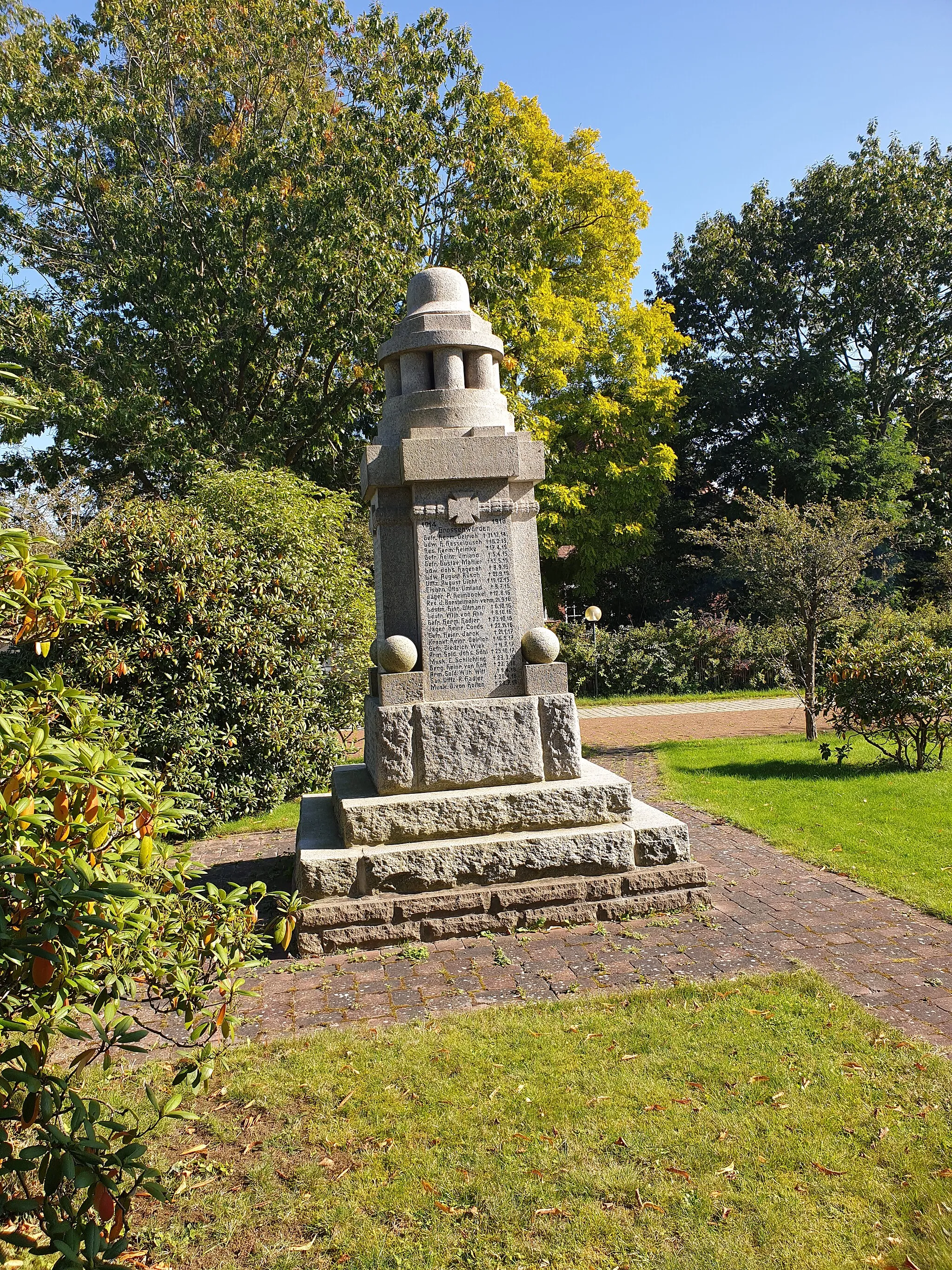 Photo showing: Kriegerdenkmal an der Kirche in Großenwörden (Oste), Landkreis Stade, Nds.