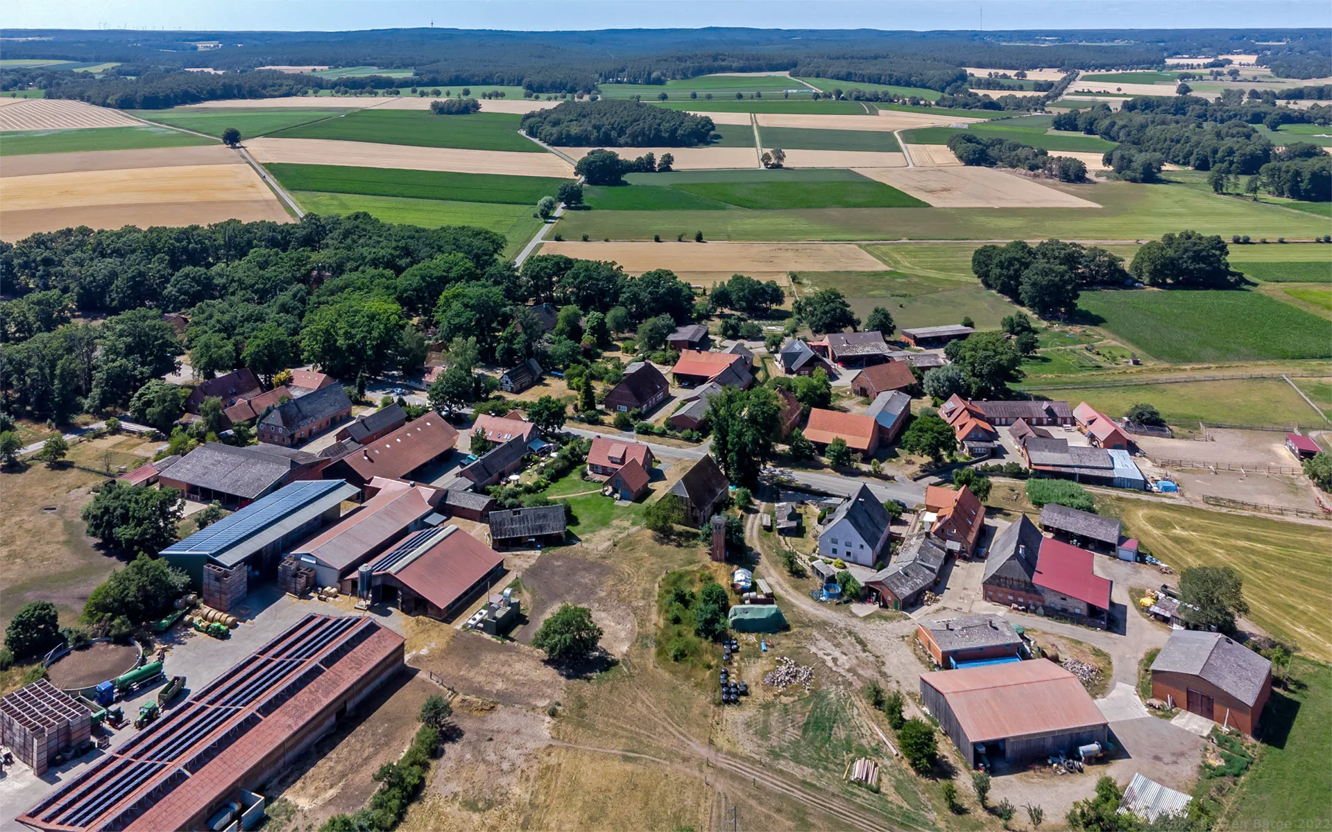 Photo showing: Luftbild von Teichlosen. Das Dorf ist ein Ortsteil der Gemeinde Jameln im Landkreis Lüchow-Dannenberg.