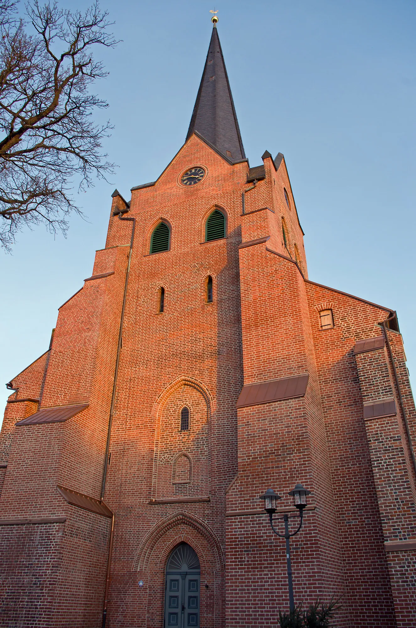 Photo showing: Church of the town Dannenberg (district Lüchow-Dannenberg, northern Germany).