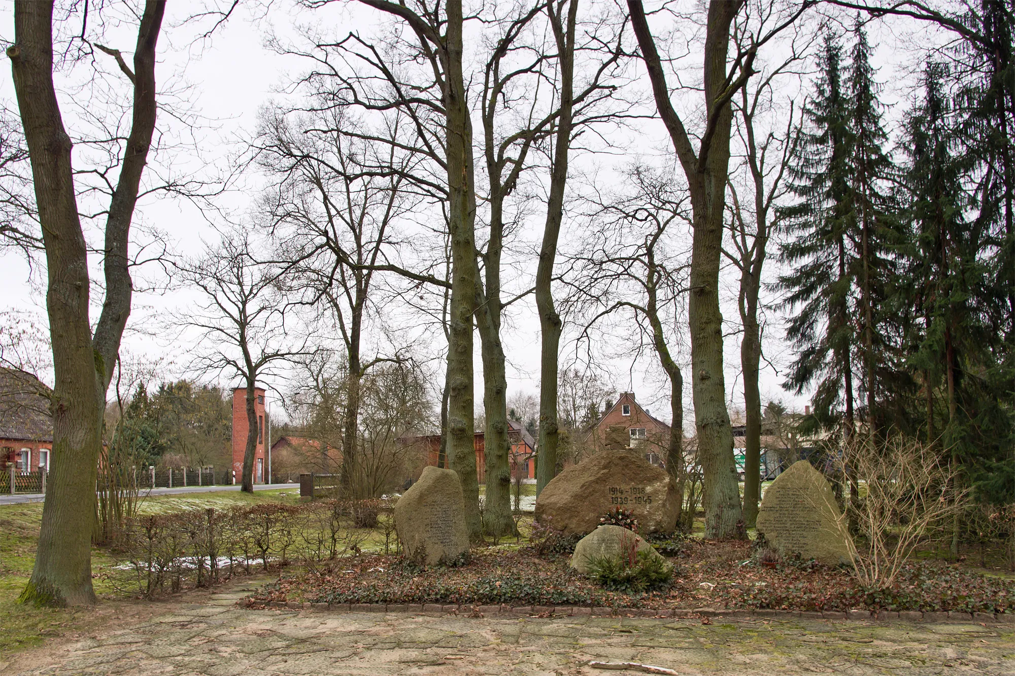 Photo showing: Memorial World War I + II in the village Streetz near Dannenberg (Elbe).