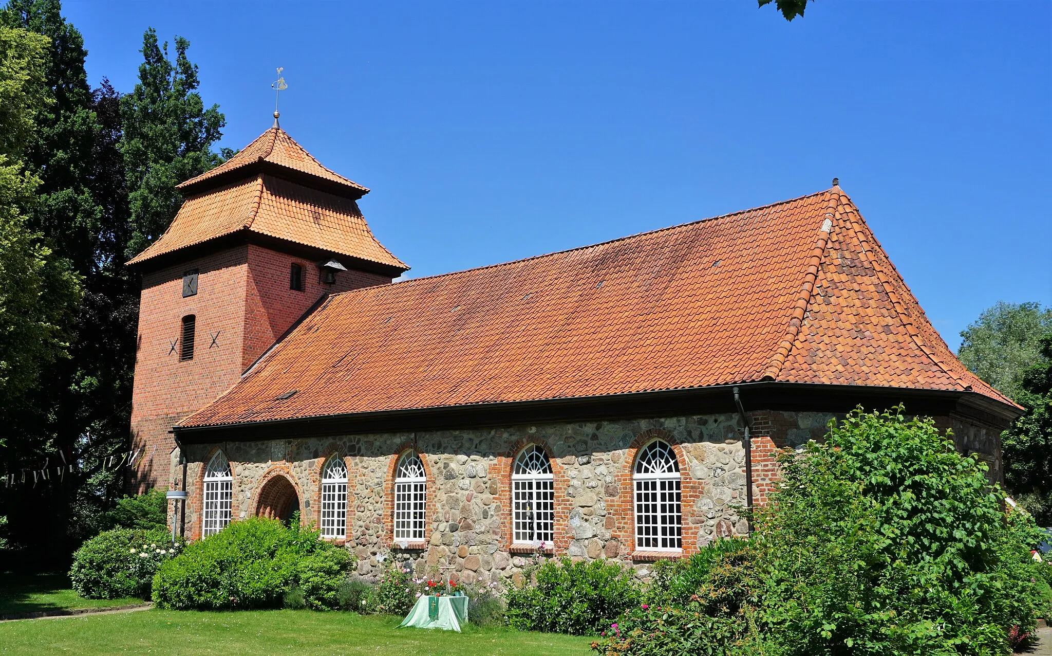 Photo showing: Saint Willibrord Church in Neetze (district of Lüneburg, Germany)