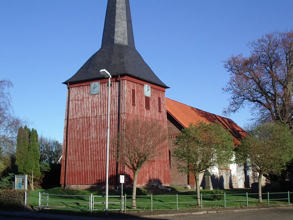 Photo showing: Photo taken by User:Geoz
Summer 2005

Kirche St. Wilhadi in Ihlienworth