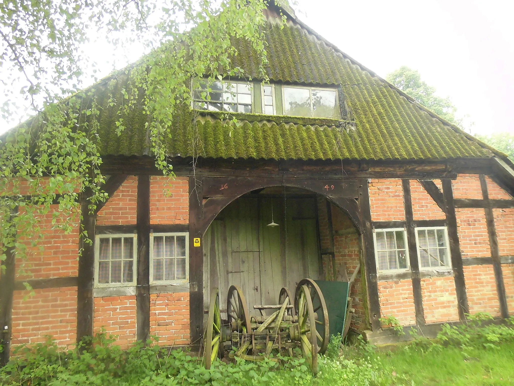 Photo showing: Nordostseite, Giebel mit Tor