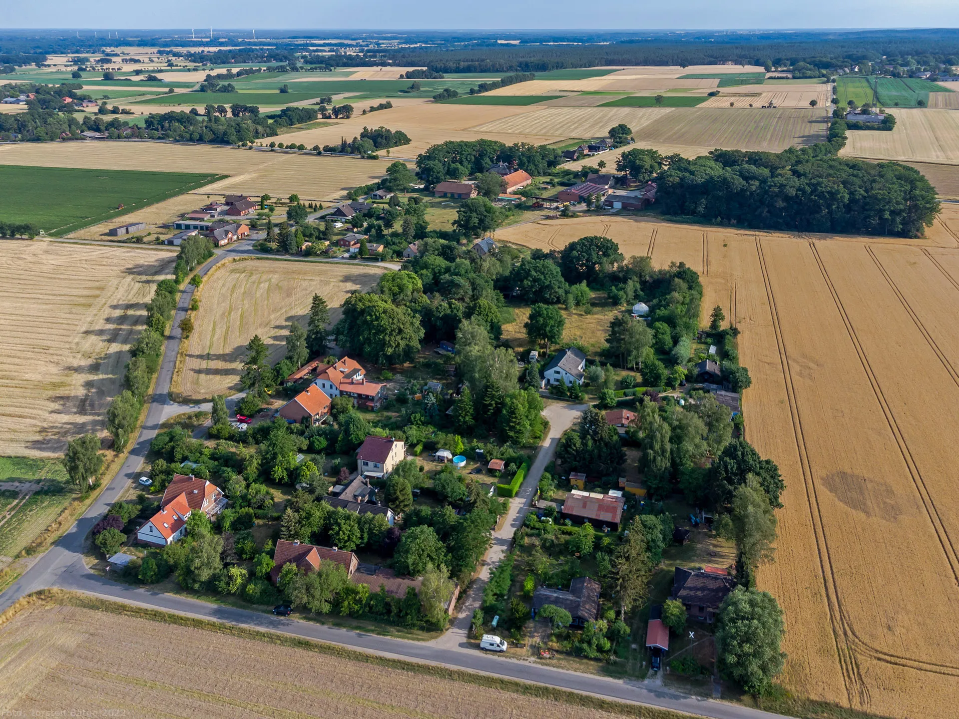 Photo showing: Luftbild von Dommatzen. Das Dorf ist ein Ortsteil der Gemeinde Waddeweitz im Landkreis Lüchow-Dannenberg.