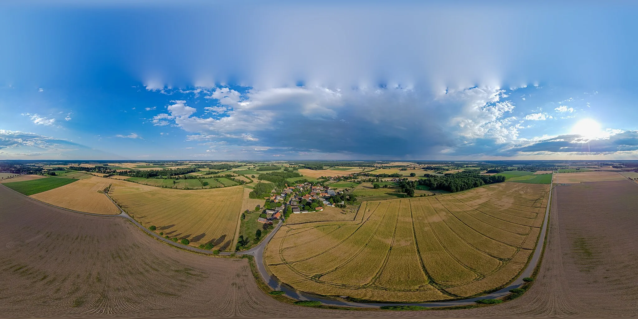 Photo showing: 360°-Kugelpanorama der Gemarkung Luckau (Wendland) (Bildmitte/Start = Südosten). Luckau (Wendland) ist der Hauptort der gleichnamigen Gemeinde im Landkreis Lüchow-Dannenberg.