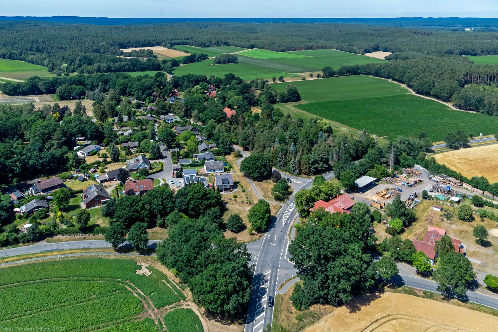 Photo showing: Luftbild von Sallahn. Das Dorf ist eine Ortsteil der Gemeinde Küsten im Landkreis Lüchow-Dannenberg.