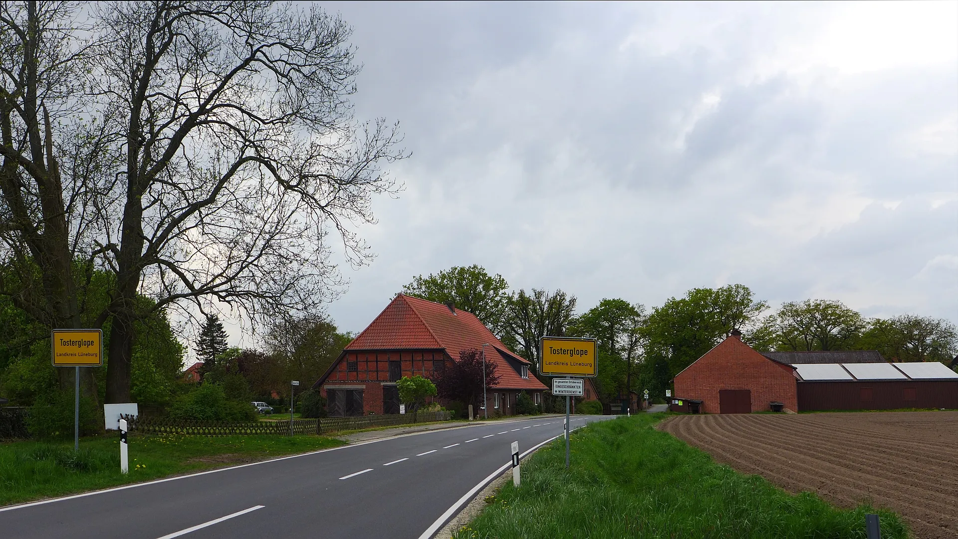 Photo showing: Ortseingangsschilder von Tosterglope im Landkreis Lüneburg.