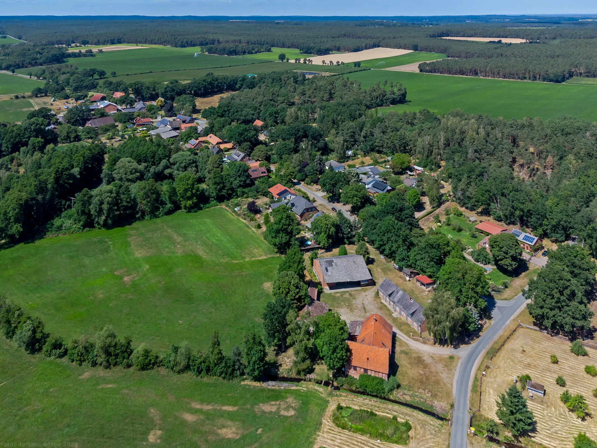 Photo showing: Luftbild von Volkfien. Das Dorf ist ein Ortsteil der Gemeinde Jameln im Landkreis Lüchow-Dannenberg.
