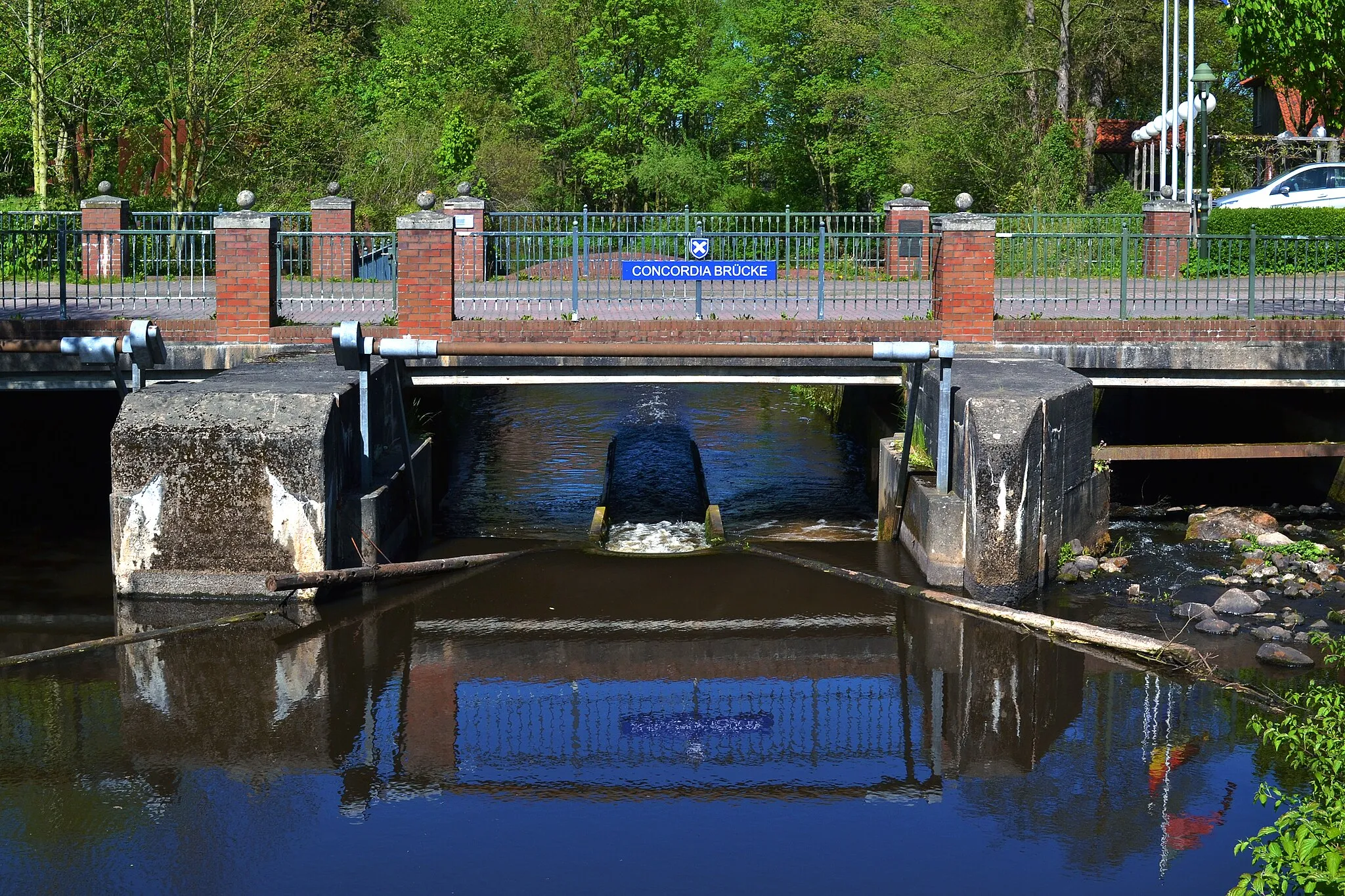 Photo showing: This image shows the canoe chute in Bremervörde, in front of the port, which is used to switch with canoe or kayak from the Oberoste the Unteroste and to bypass the weir.