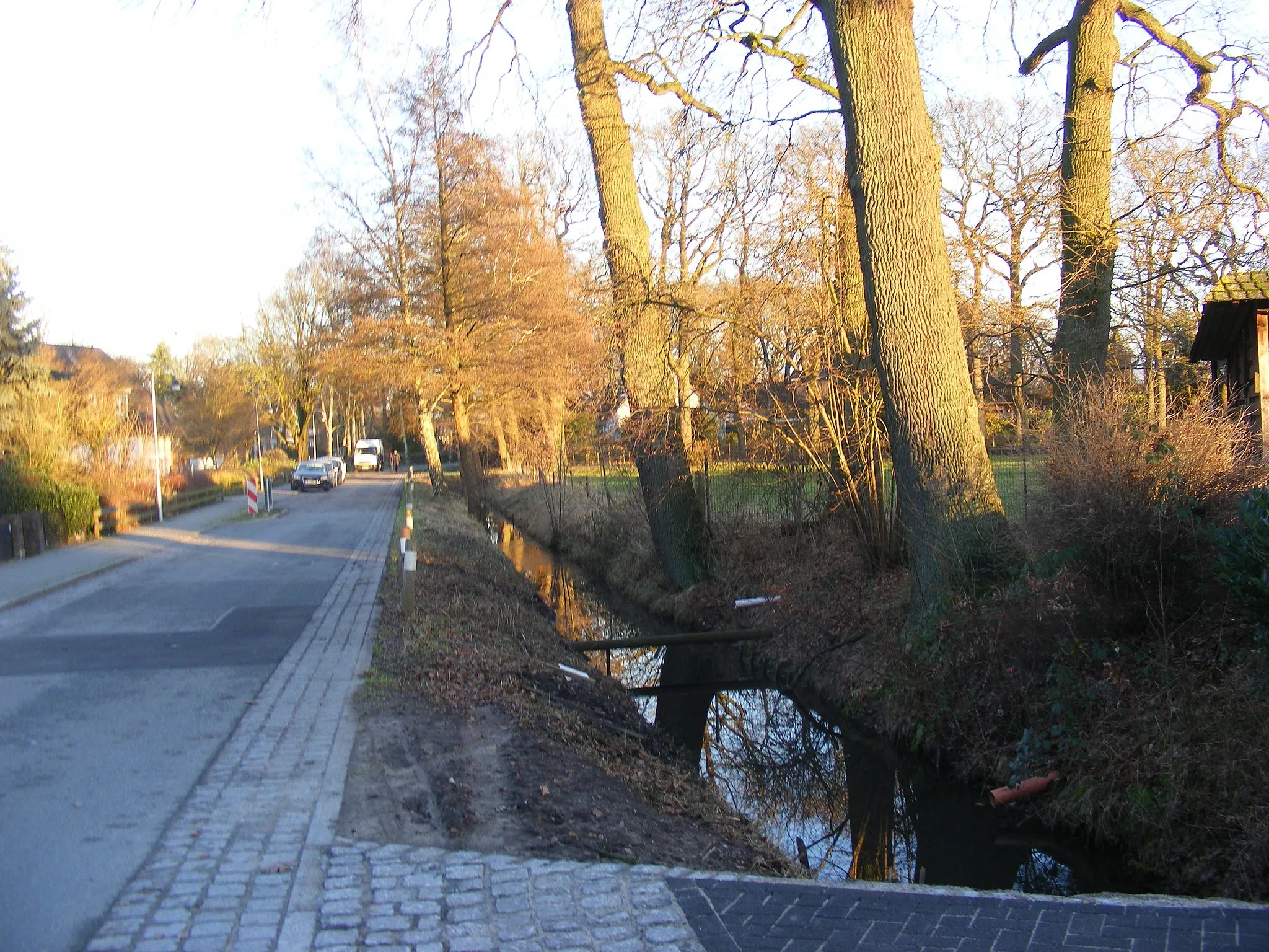 Photo showing: Holter Fleet (Quellbach der kleinen Wümme) an der Osterholzer Dorfstraße