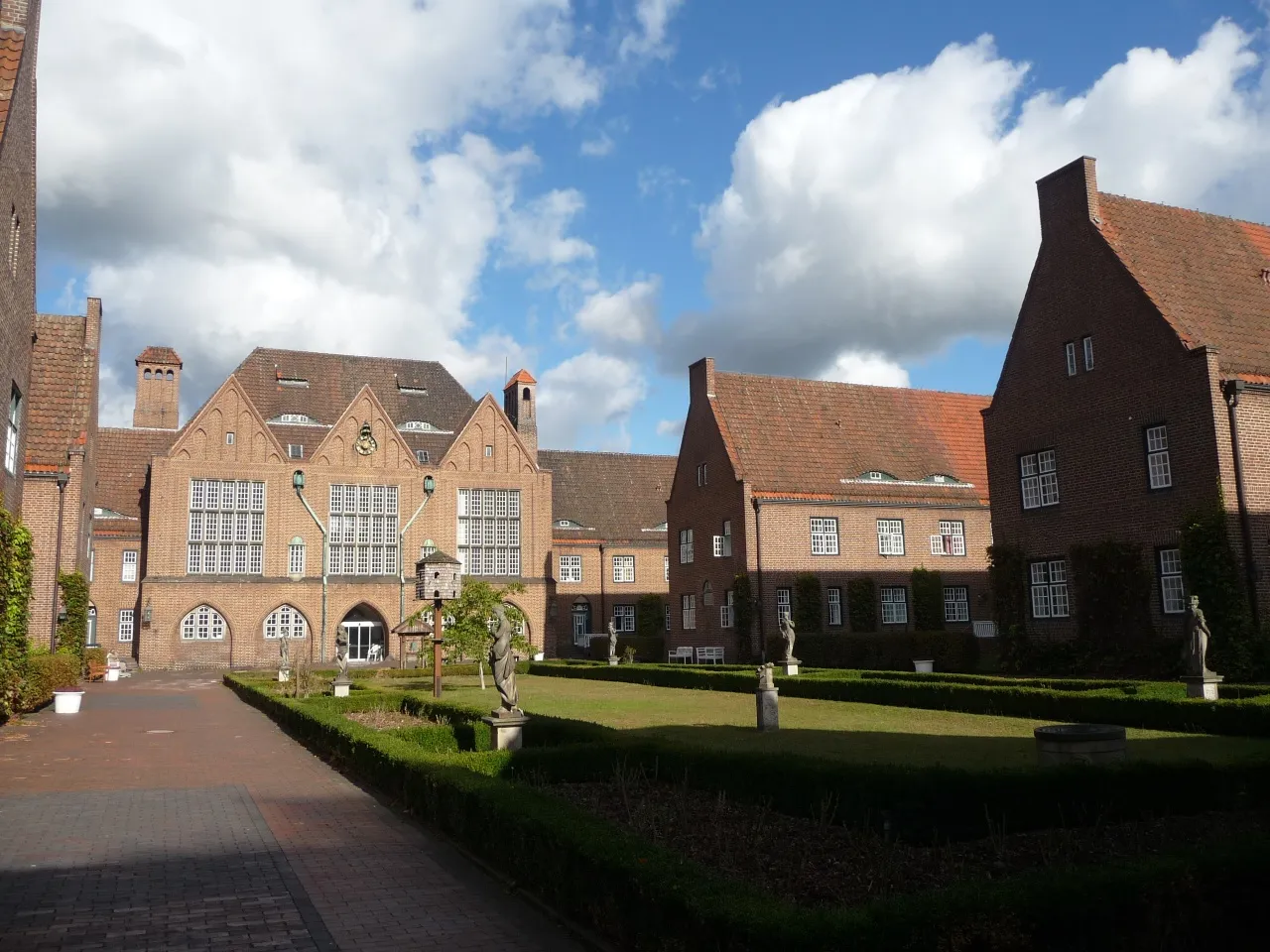 Photo showing: Egestorff-Foundation in Bremen-Tenever, inner courtyard