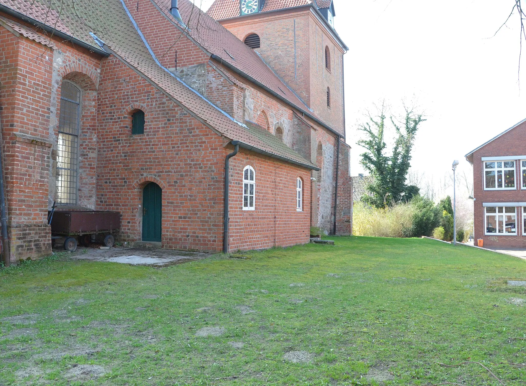 Photo showing: Cultural heritage monument in Syke Barrien Churchyard