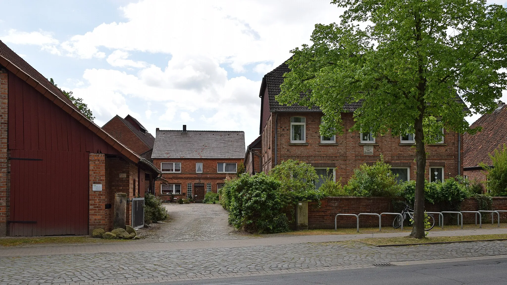 Photo showing: Links das Haus Bauernstraße 3, rechts die Nr. 5, in Immensen