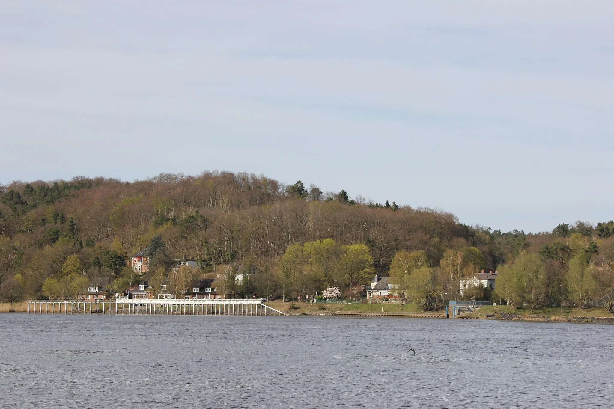 Photo showing: Geesthacht-Krümmel, vom gegenüber liegenden Ufer der Elbe bei Tespe aus gesehen