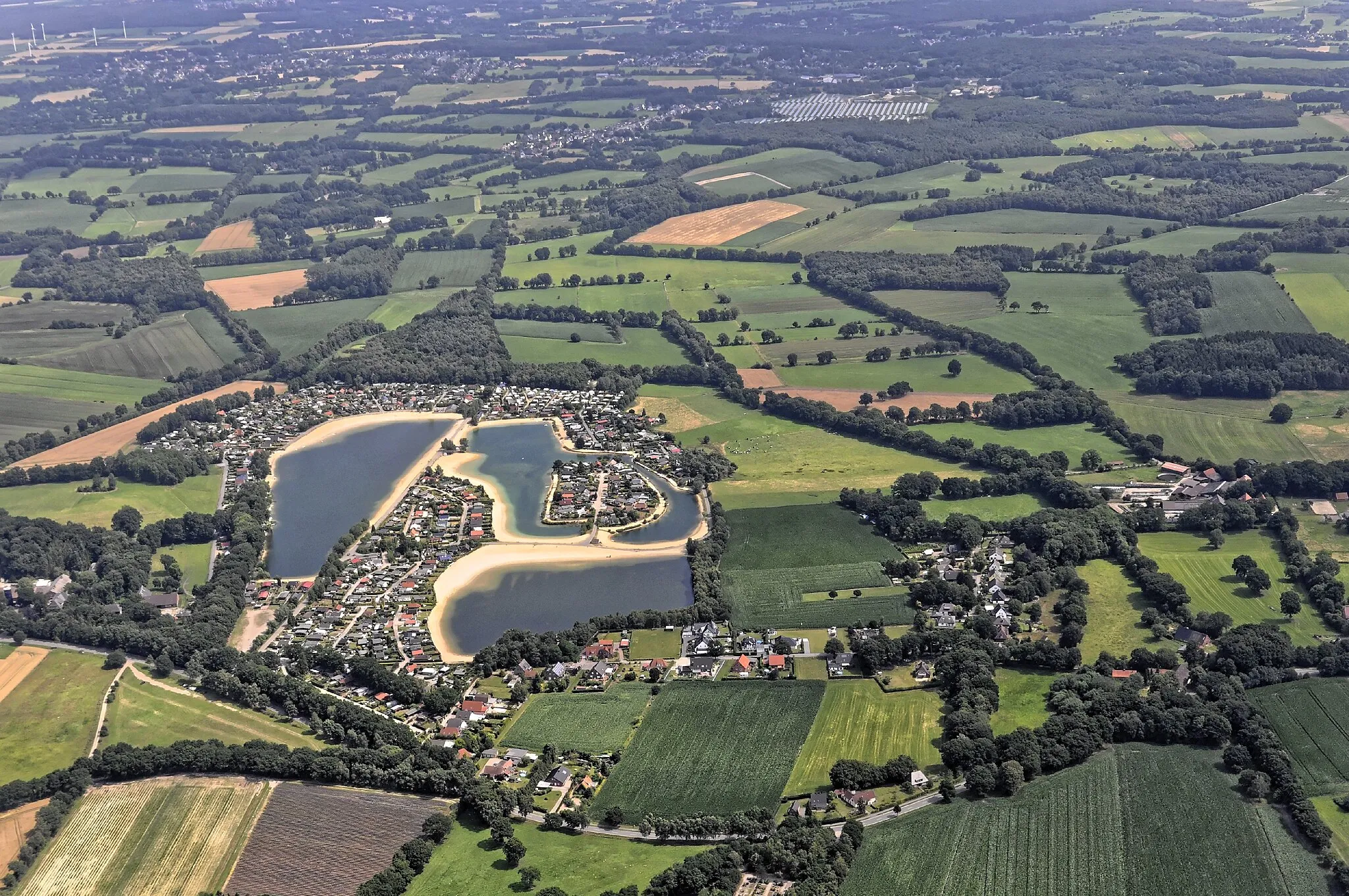 Photo showing: Bilder vom Flug Nordholz Hammelburg 2015: Die Ohlenstedter Quellseen.