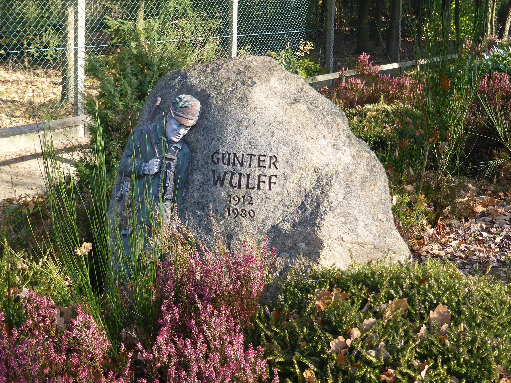 Photo showing: Grabstein von Günter Wulff in Oerrel.