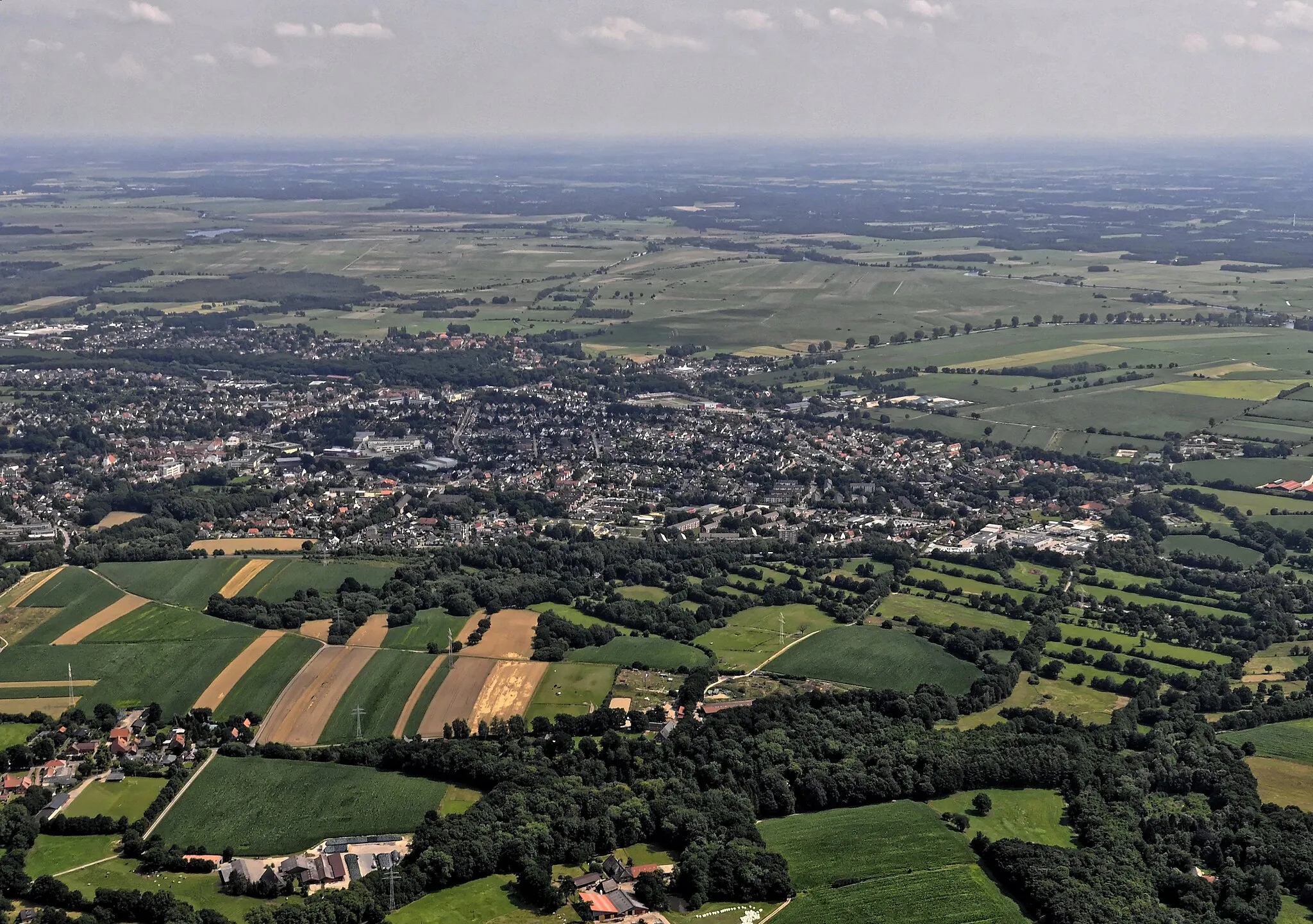 Photo showing: Bilder vom Flug Nordholz Hammelburg 2015: Blick von Westen auf Osterholz-Scharmbeck.