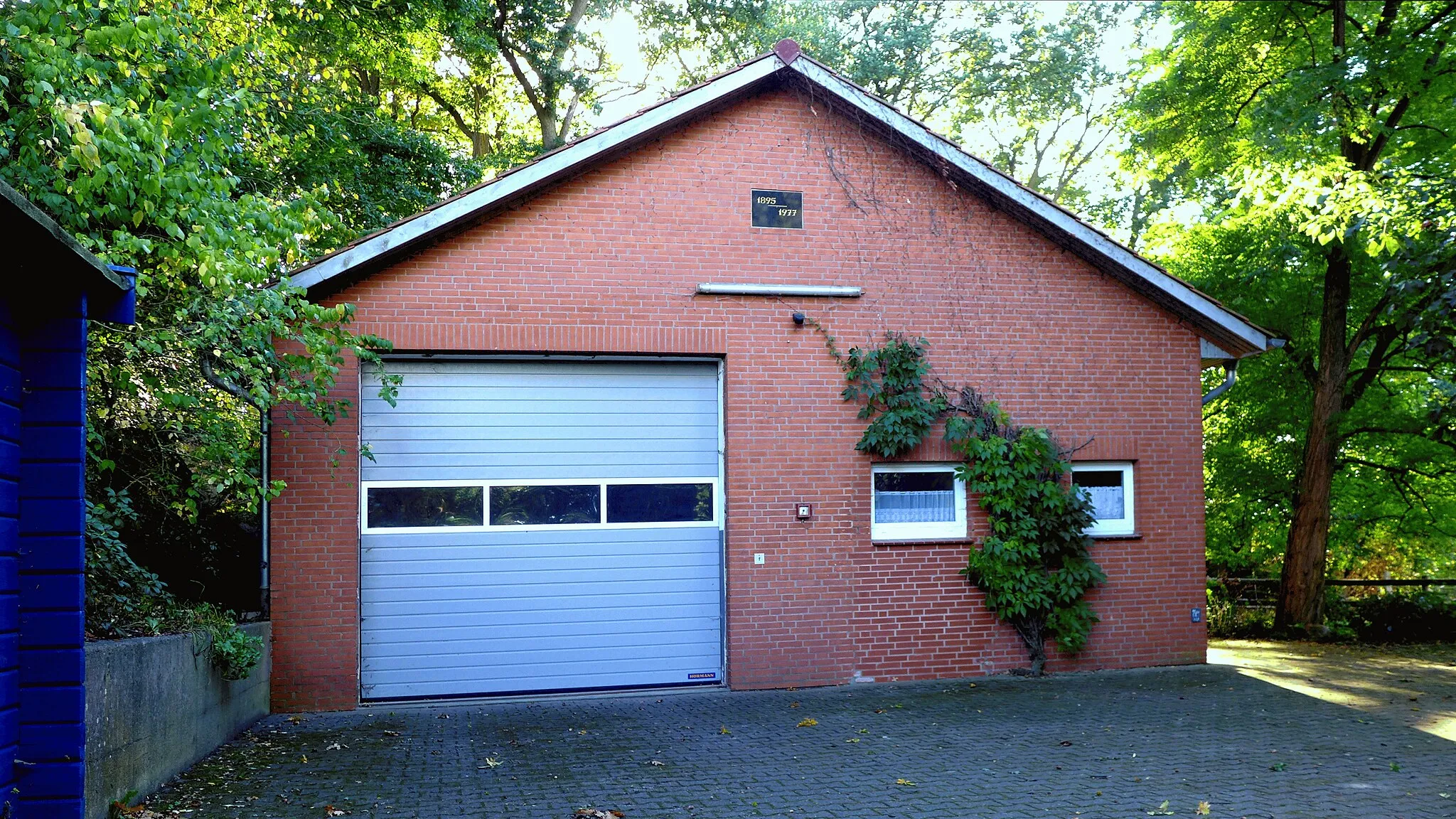 Photo showing: Gerätehaus der Freiwillige Feuerwehr Varendorf-Bornsen in Varendorf. Gründungsjahr 1895. Aufnahmedatum 2016-10.