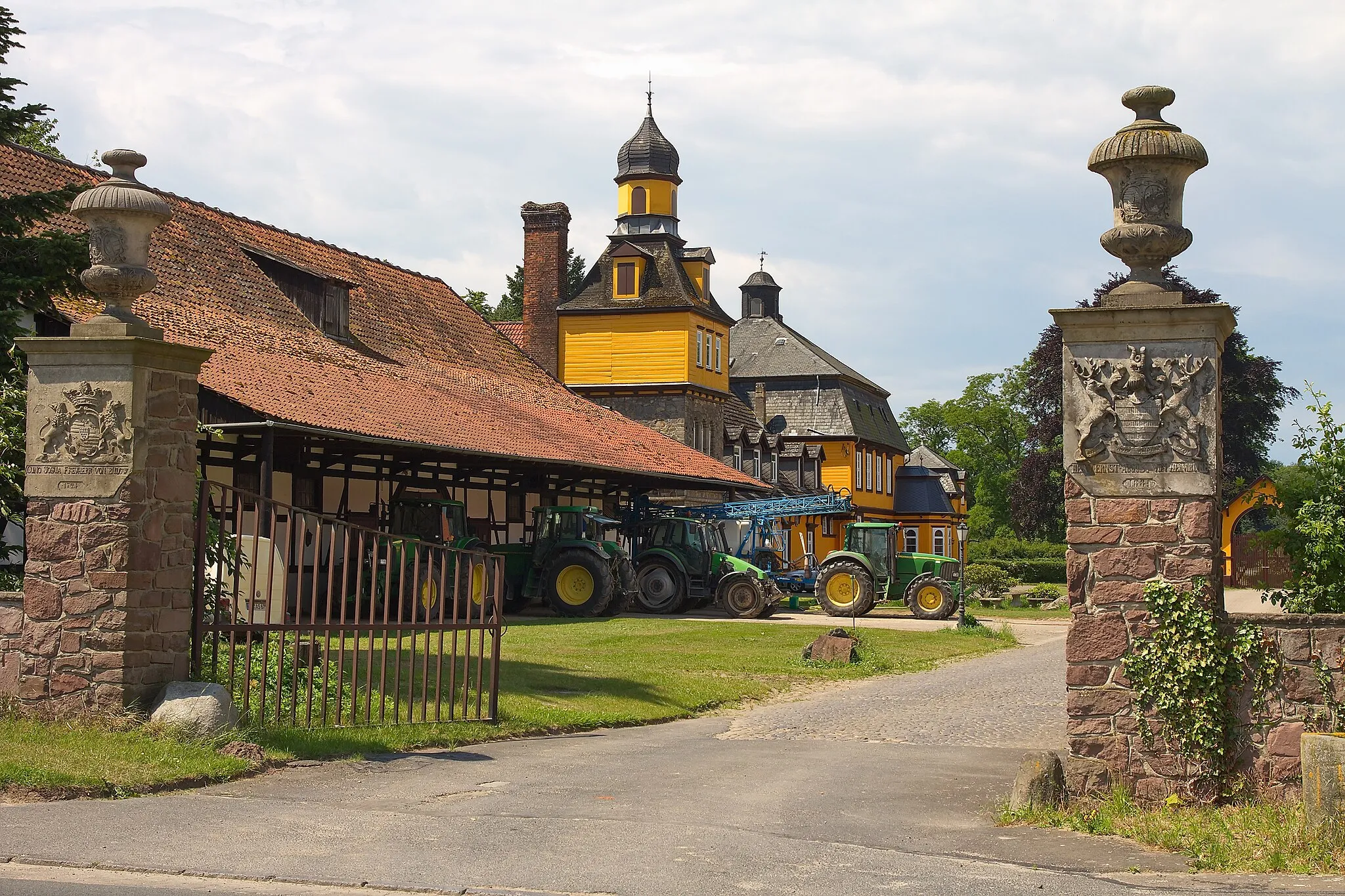 Photo showing: Das Rittergut Abbensen in Abbensen (Edemissen) wird 1279 erstmals als Abbenser Burg erwähnt.
Heute ist es ein landwirtschaftlicher Betrieb.