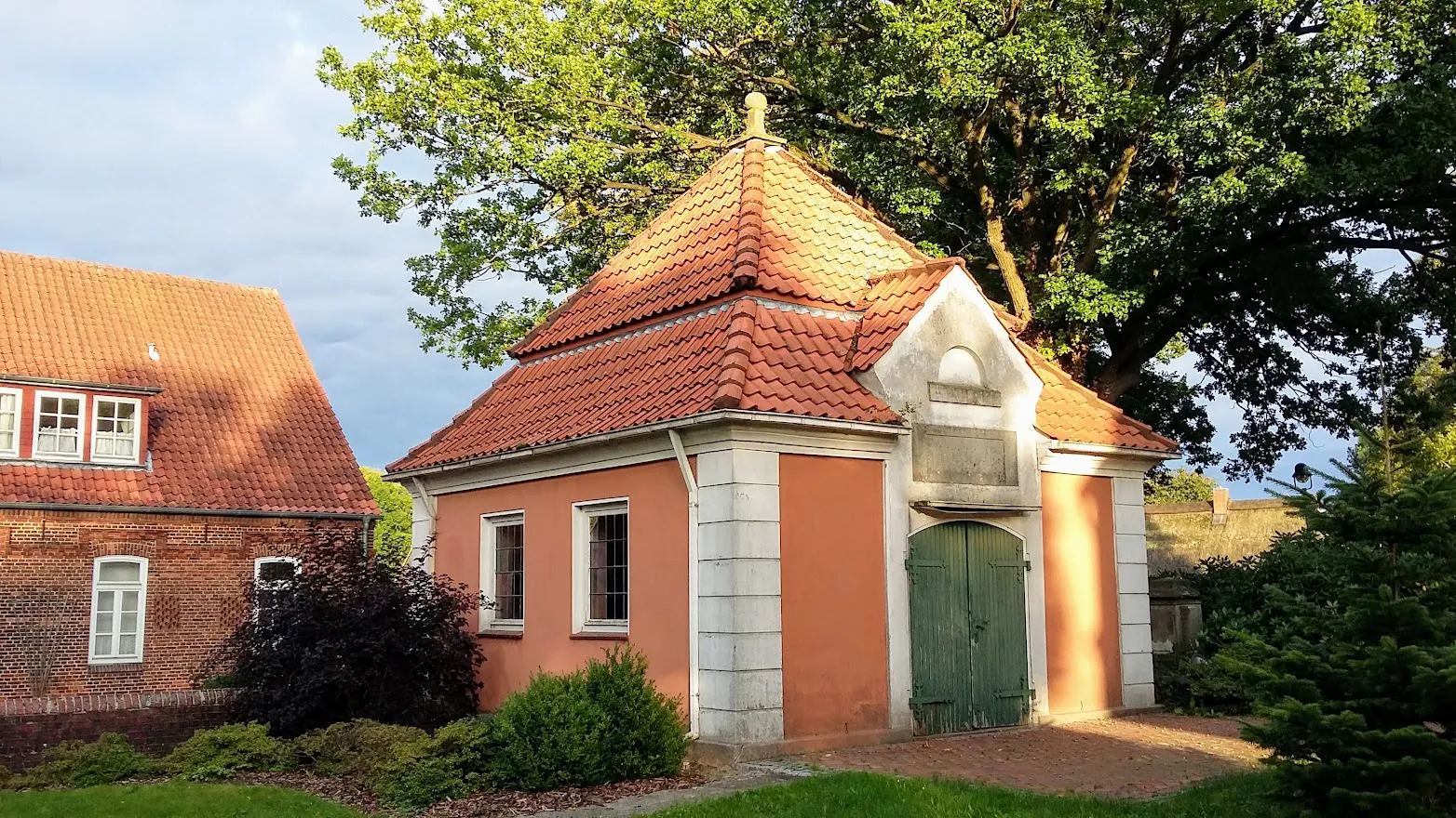 Photo showing: Mausoleum in Schwanewede-Meyenburg