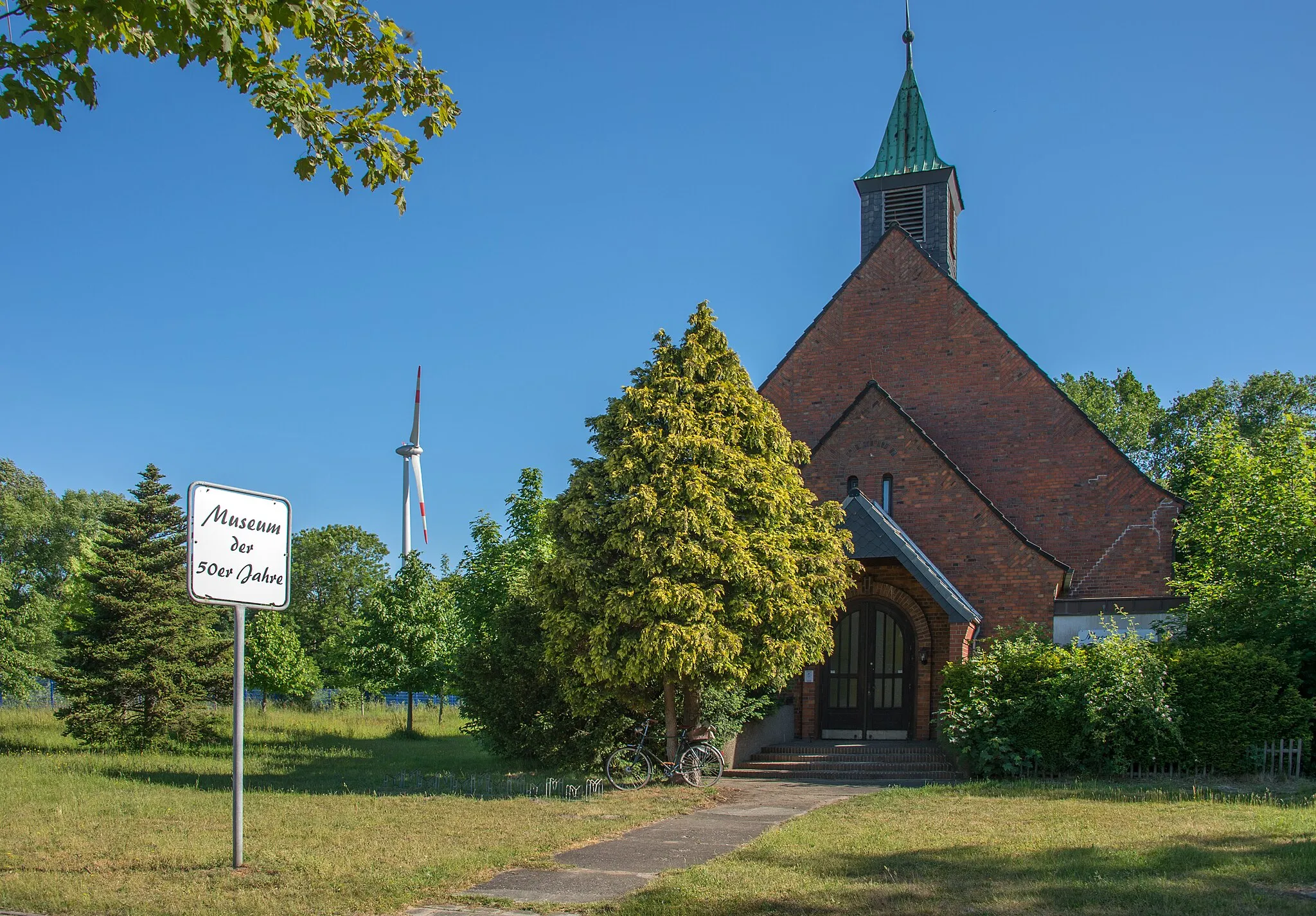 Photo showing: methodist church - remaining building of the former Carl-Schurz-Kaserne in Bremerhaven, staging area of the US-Army in Germany (1945-1993), today "Museum der 50er Jahre"