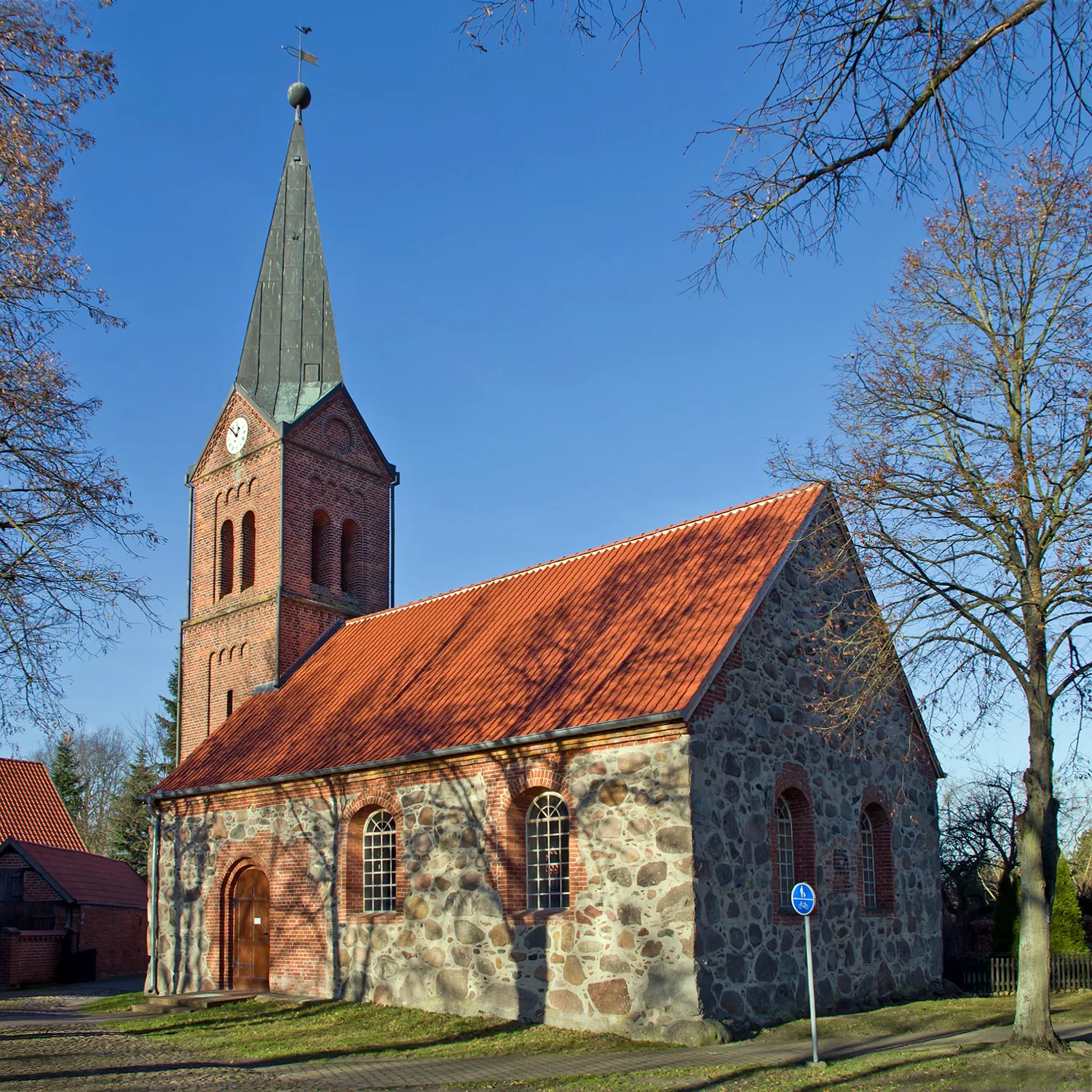 Photo showing: Chapel of the village Schweskau (district Lüchow-Dannenberg, northern Germany).