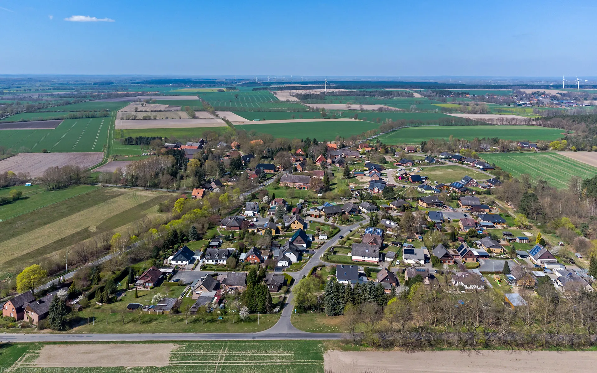 Photo showing: Luftbild des Baugebiets Prösten in Schweskau im Lemgow. Das Baugebiet grenzt an Puttball, beide Dörfer sind hier zusammengewachsen.
