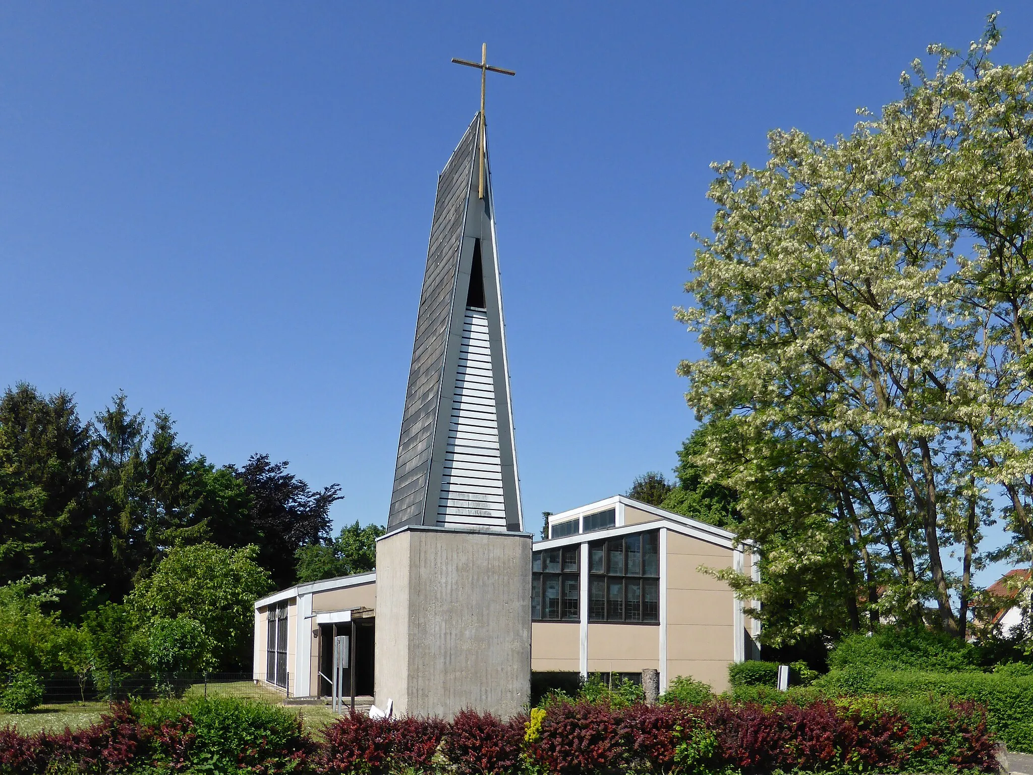 Photo showing: Katholische Kirche St. Theresia in Ahlten.