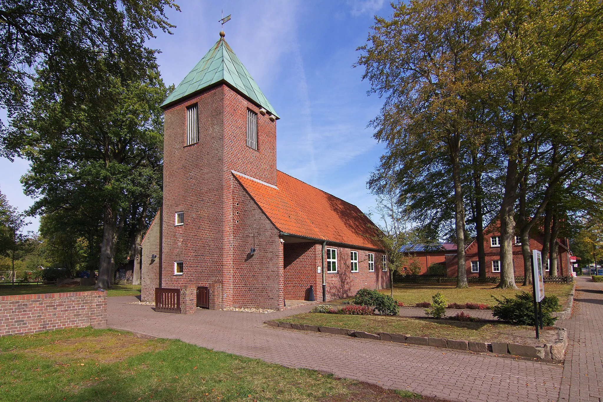 Photo showing: Friedenskirche in Heber (Schneverdingen), Niedersachsen, Deutschland